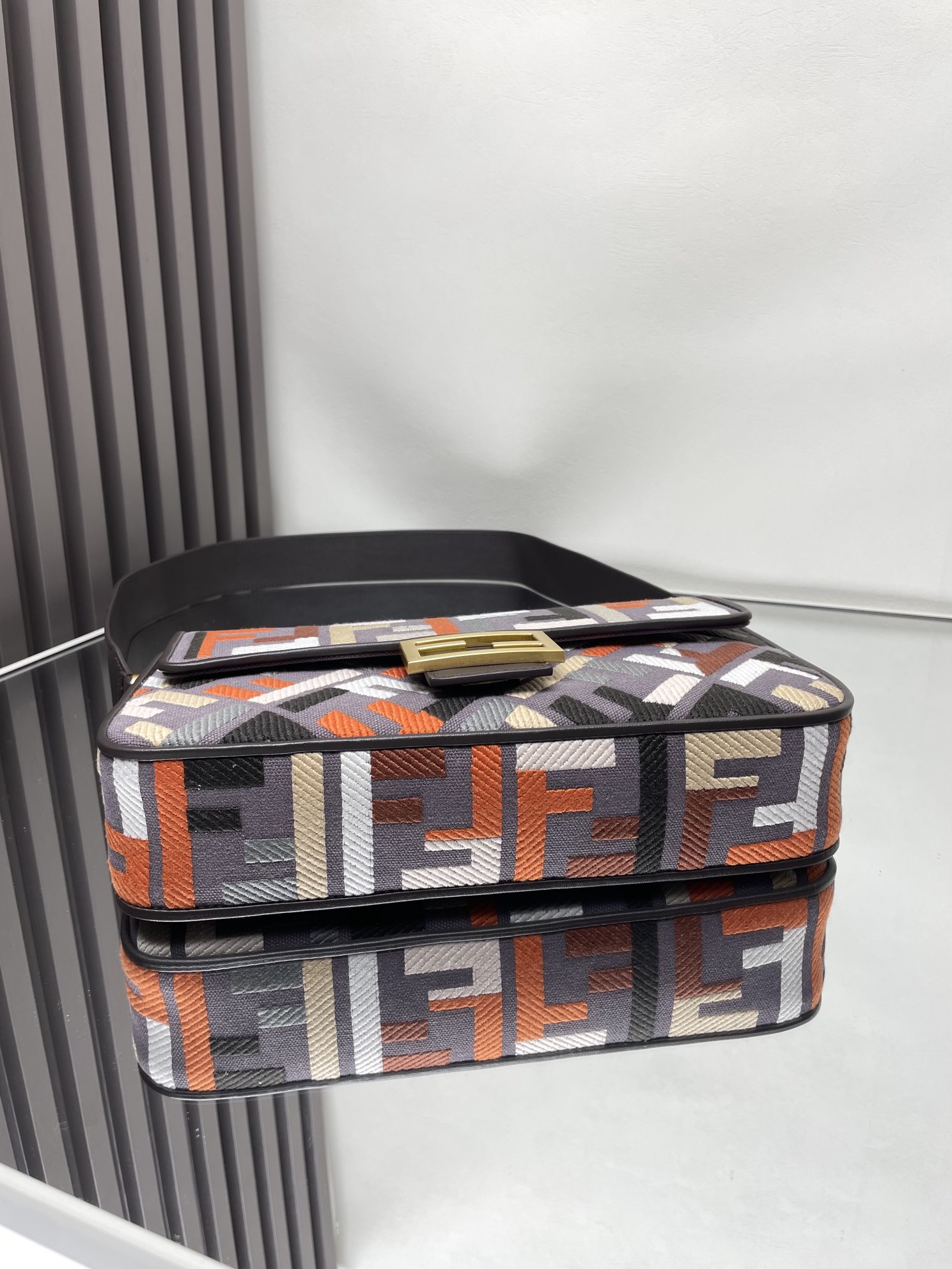 Fendi Baguette Bag Limited Edition Colorful Embroidered Shoulder Bag 5 i1712021233 4669 3