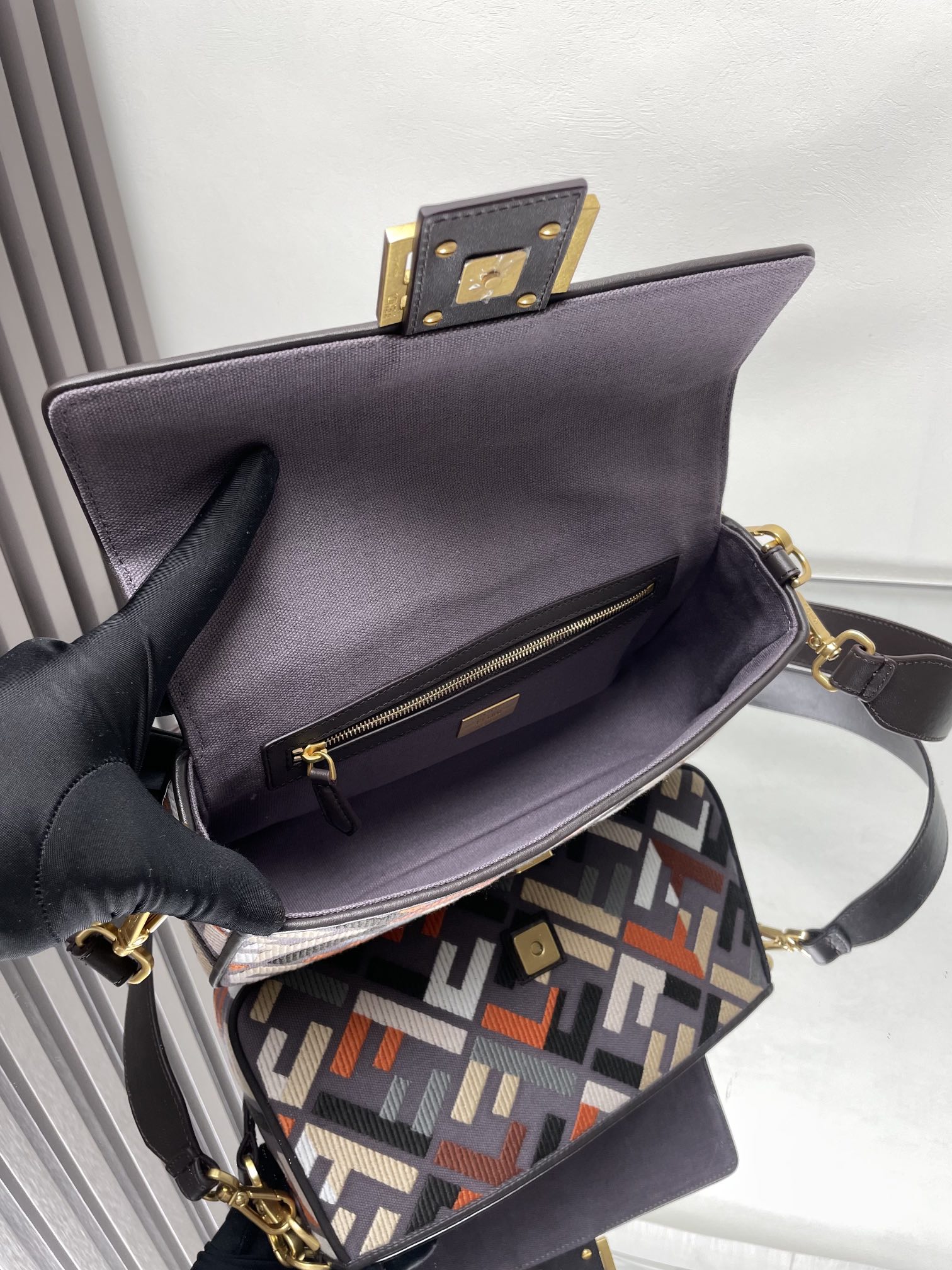 Fendi Baguette Bag Limited Edition Colorful Embroidered Shoulder Bag 6 i1712021233 8579 2