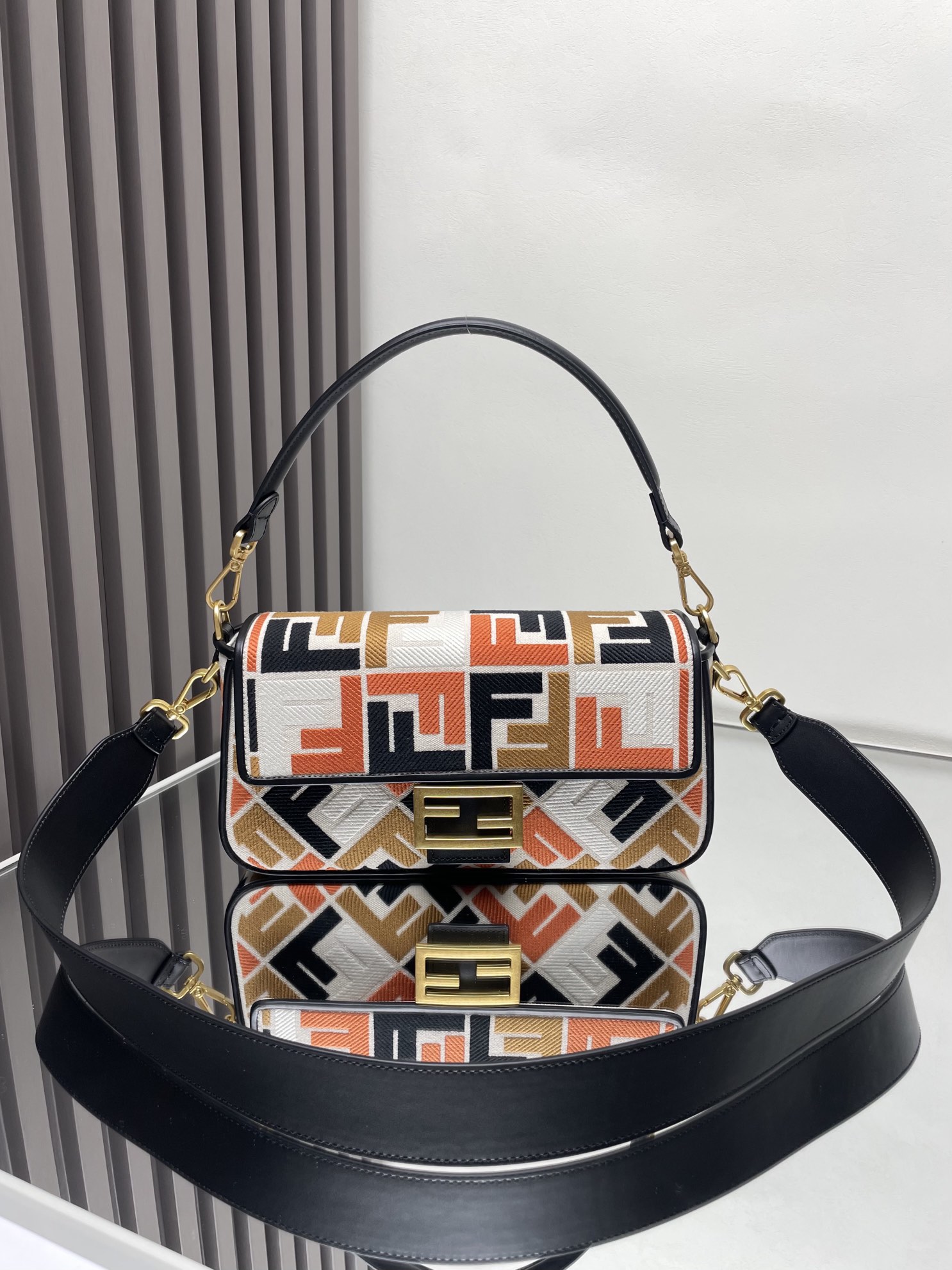 Fendi Baguette Limited Edition Colorful Embroidered Shoulder Baguette, 26x13x6cm 2 i1712021618 4327 3