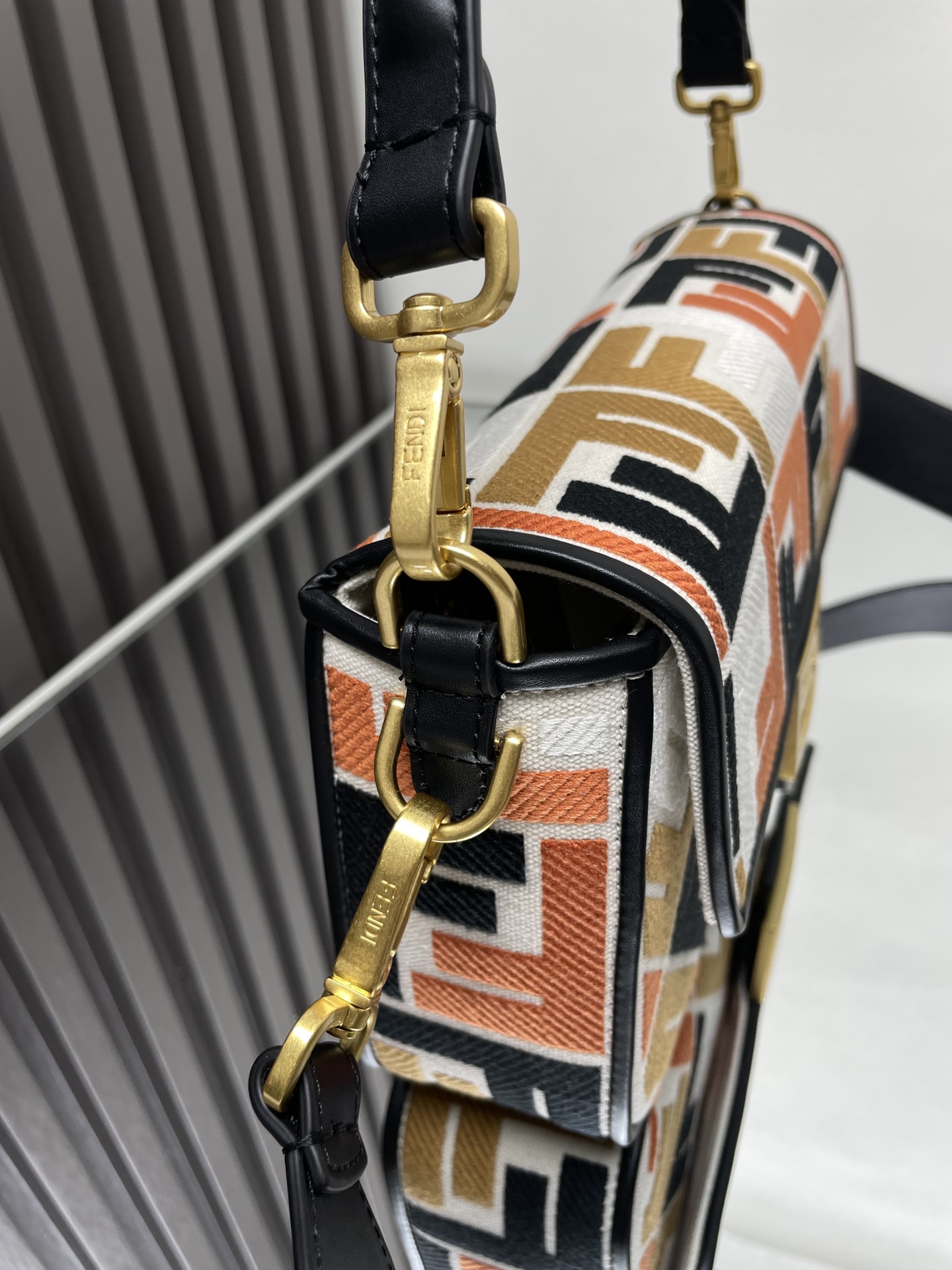 Fendi Baguette Limited Edition Colorful Embroidered Shoulder Baguette, 26x13x6cm 4 i1712021618 60 7