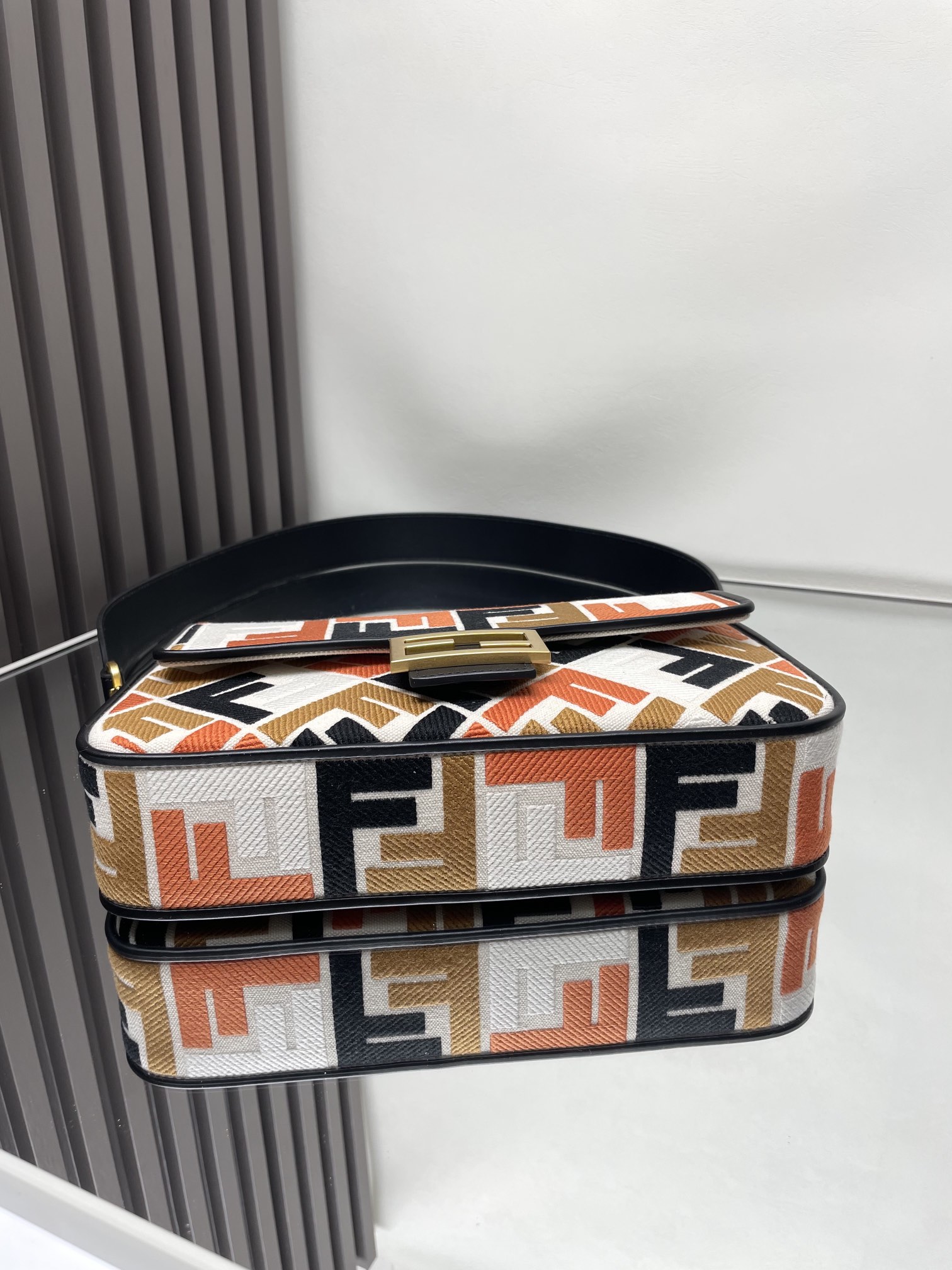 Fendi Baguette Limited Edition Colorful Embroidered Shoulder Baguette, 26x13x6cm 6 i1712021618 746 1
