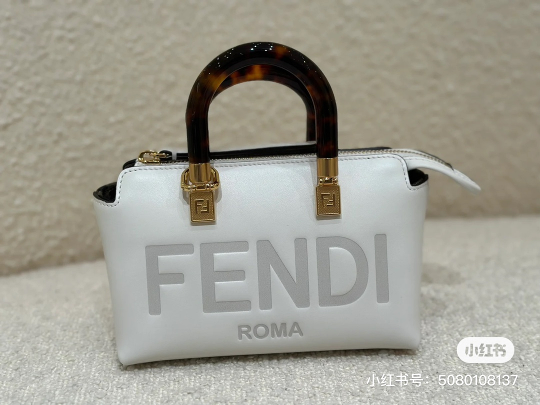 Fendi Roma White Leather Handbag with Tortoiseshell Handle - Iconic Style