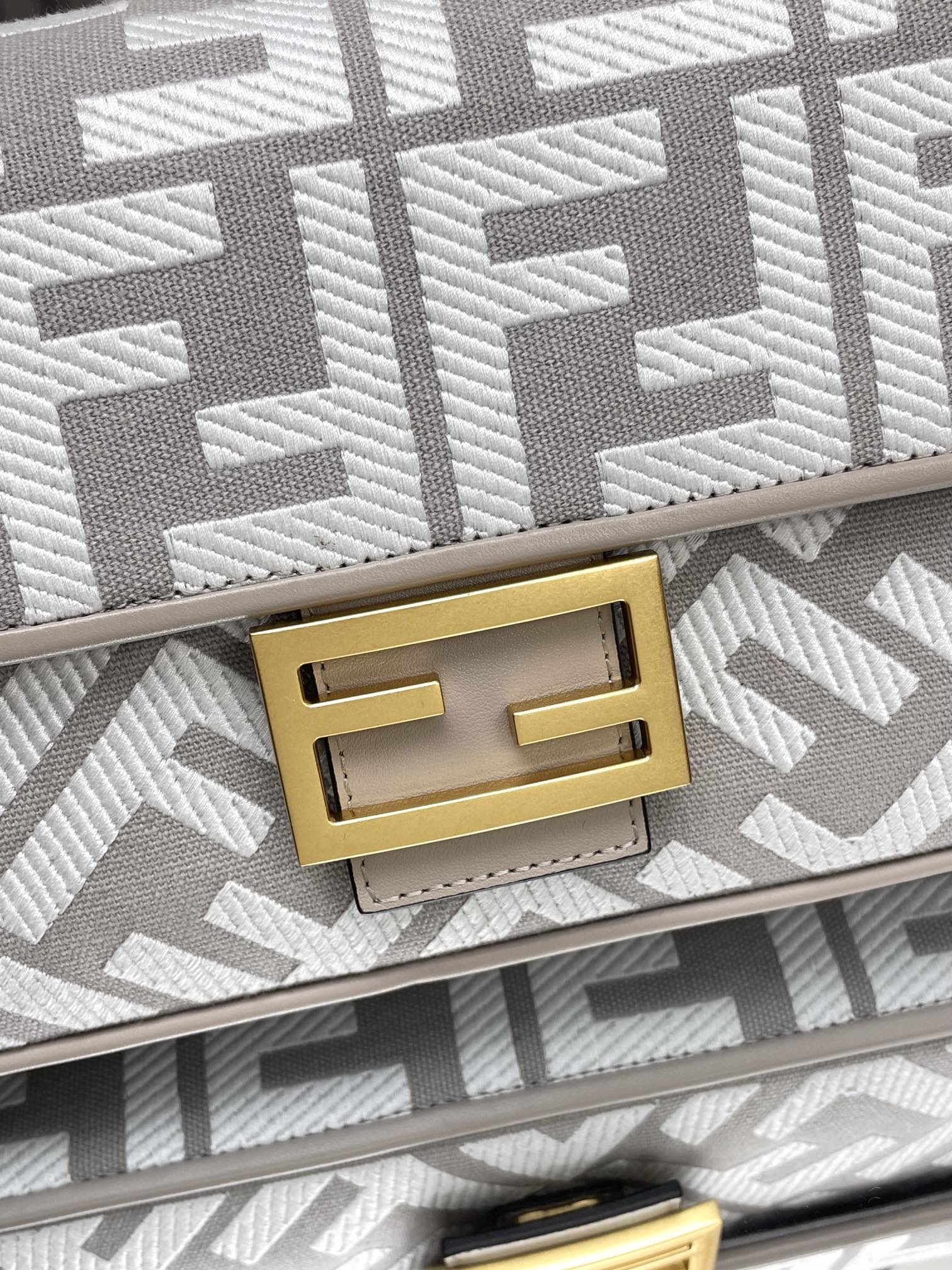 Fendi Baguette Bag with Signature FF Motif and Adjustable Shoulder Strap 5 i1712762537 5231 6