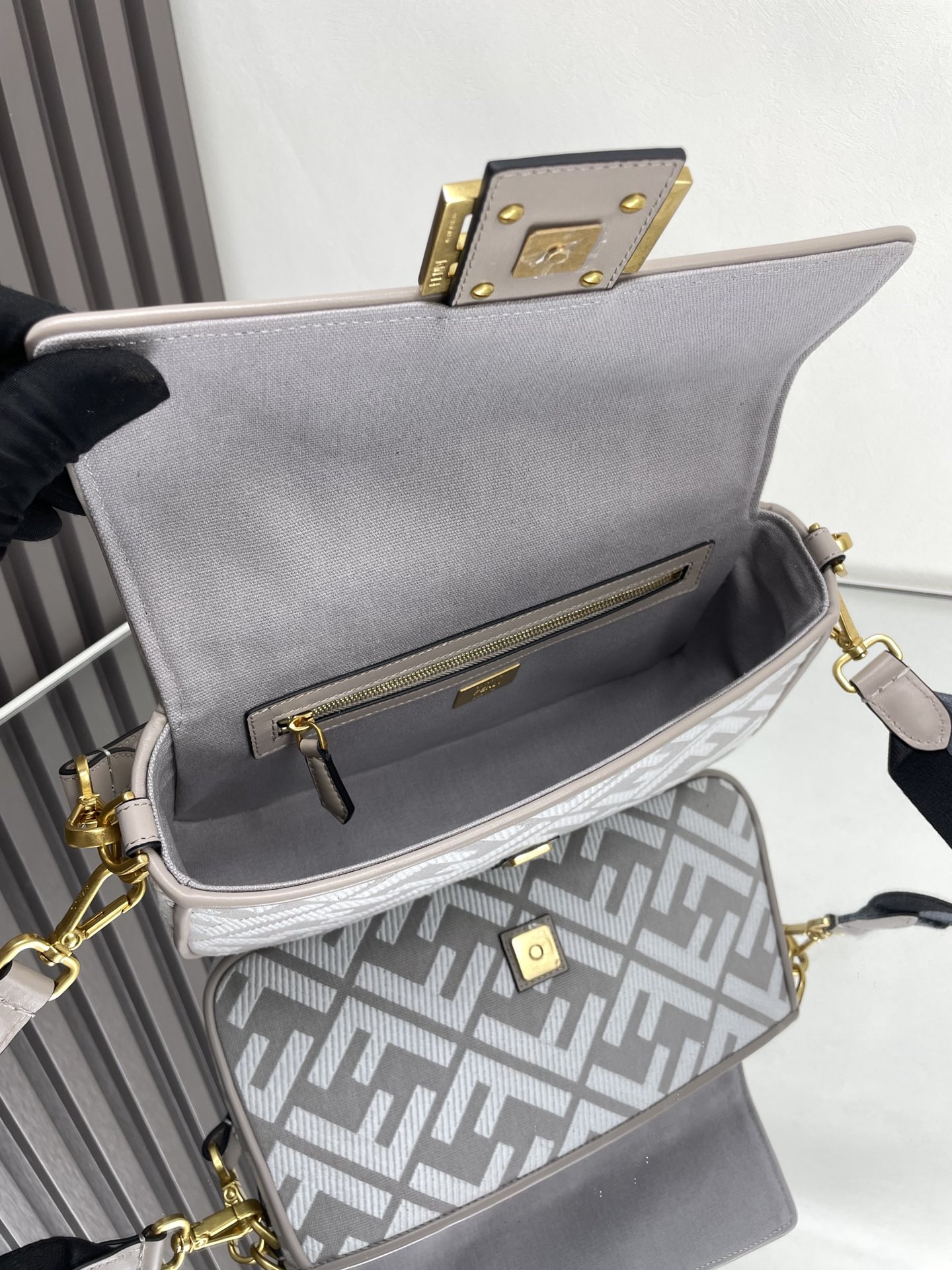 Fendi Baguette Bag with Signature FF Motif and Adjustable Shoulder Strap 8 i1712762537 9697 8