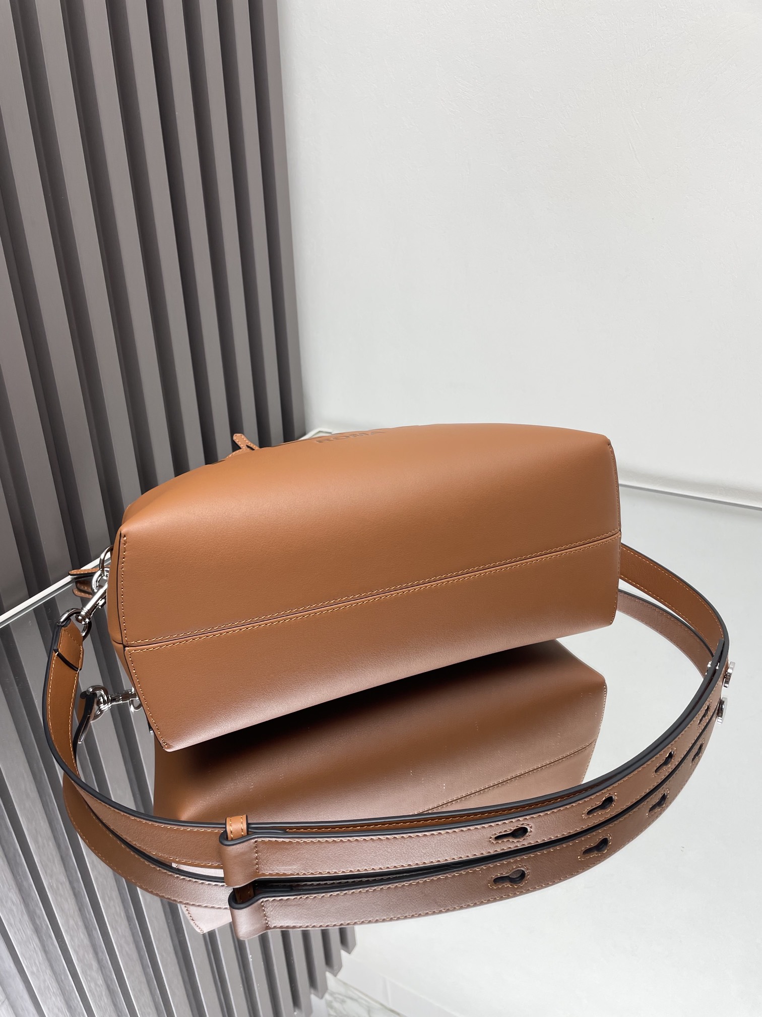 Fendi By The Way Boston Bag - Elegant Leather Handbag with Adjustable Strap 10 i1715351329 3501 4