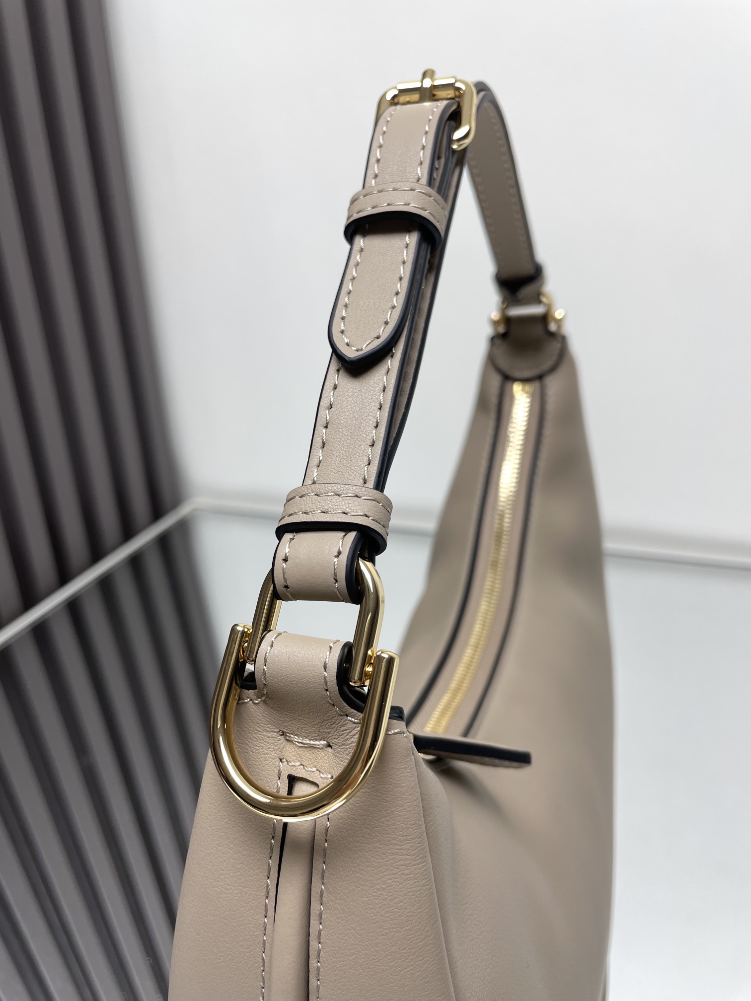 Fendi Praphy Medium Dove Gray Crescent Hobo Bag - Stylish Shoulder Bag 3 i1716644220 5933 0