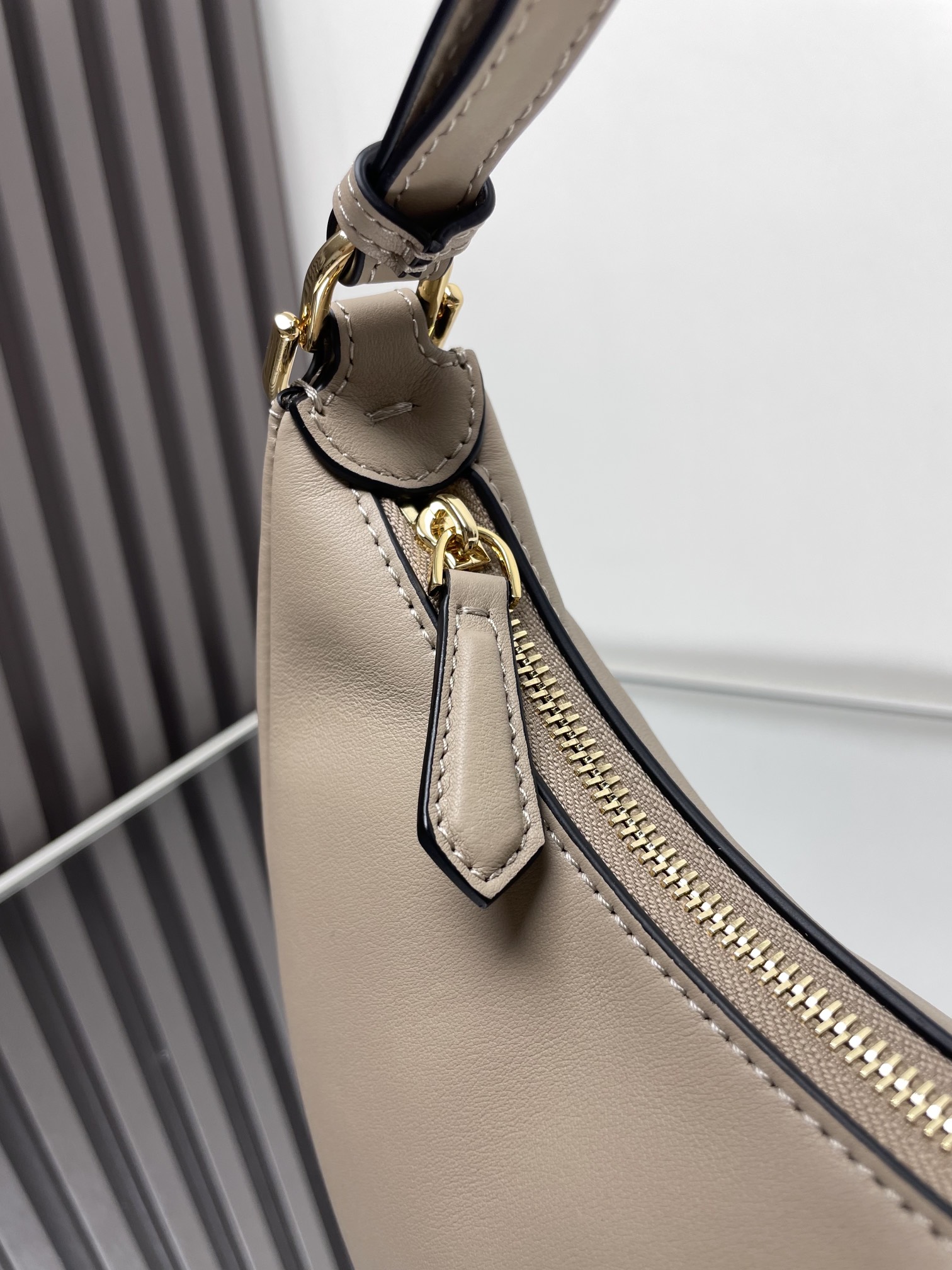 Fendi Praphy Medium Dove Gray Crescent Hobo Bag - Stylish Shoulder Bag 4 i1716644220 679 4
