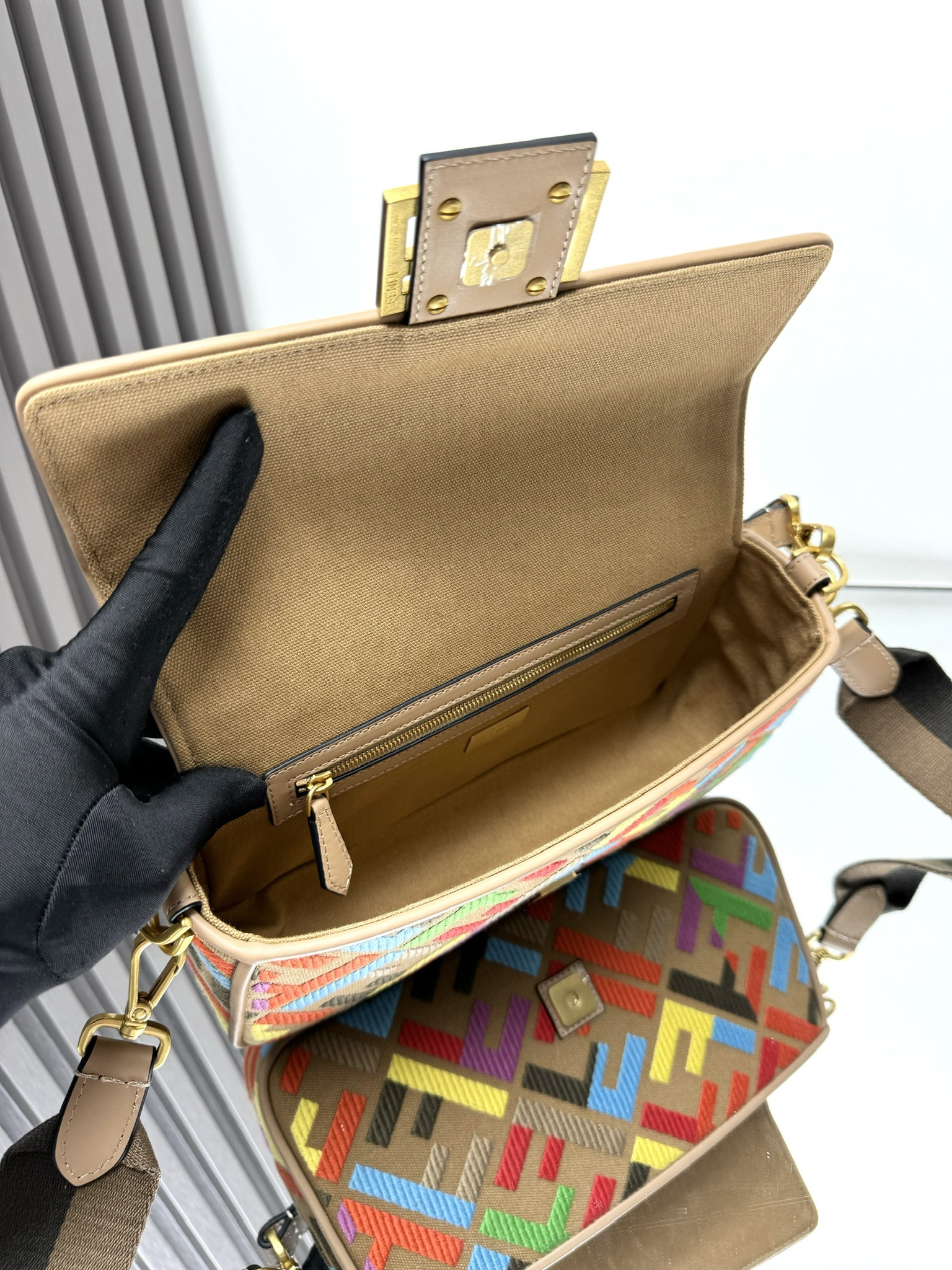 Fendi Baguette Embroidered Shoulder Baguette Handbag Clutch, 26x13x6cm 9 i1719295005 1269 0