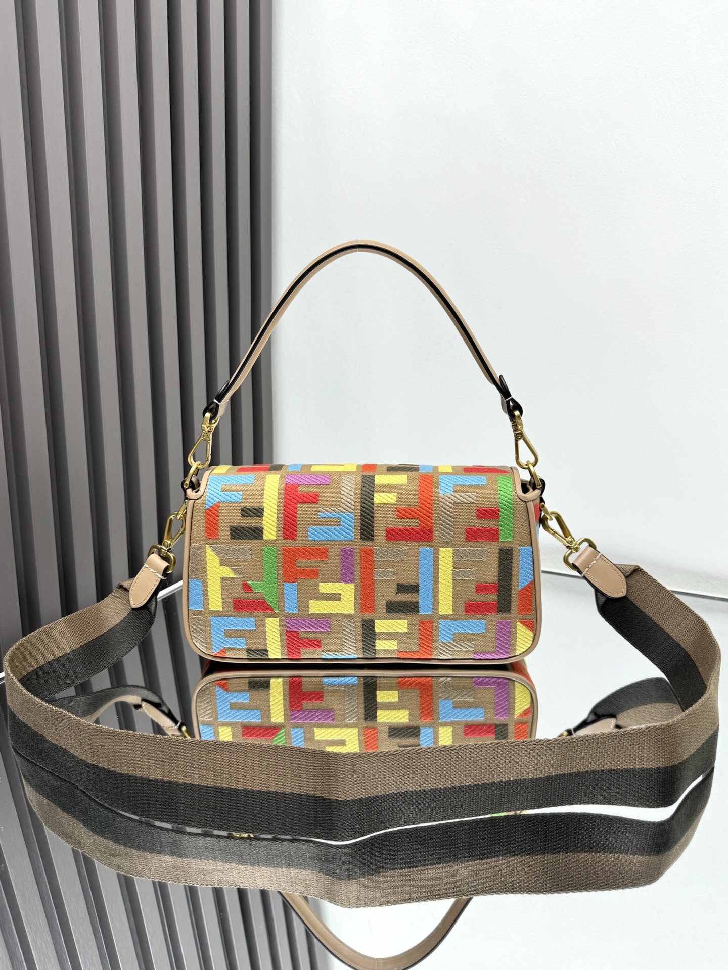 Fendi Baguette Embroidered Shoulder Baguette Handbag Clutch, 26x13x6cm 4 i1719295006 3133 0