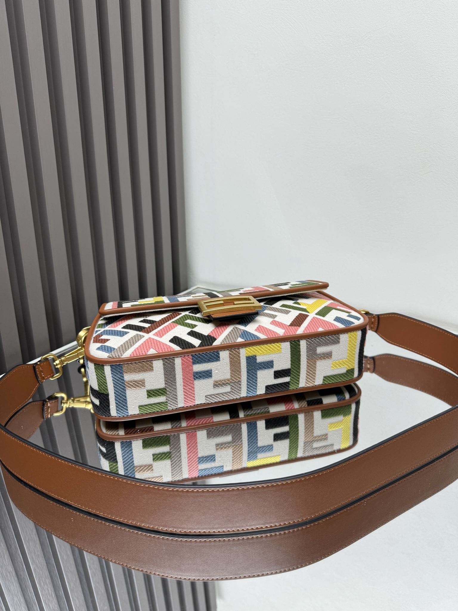 Fendi Baguette Limited Edition Colorful Embroidered Shoulder Baguette, 26x13x6cm 6 i1720338247 2383 0