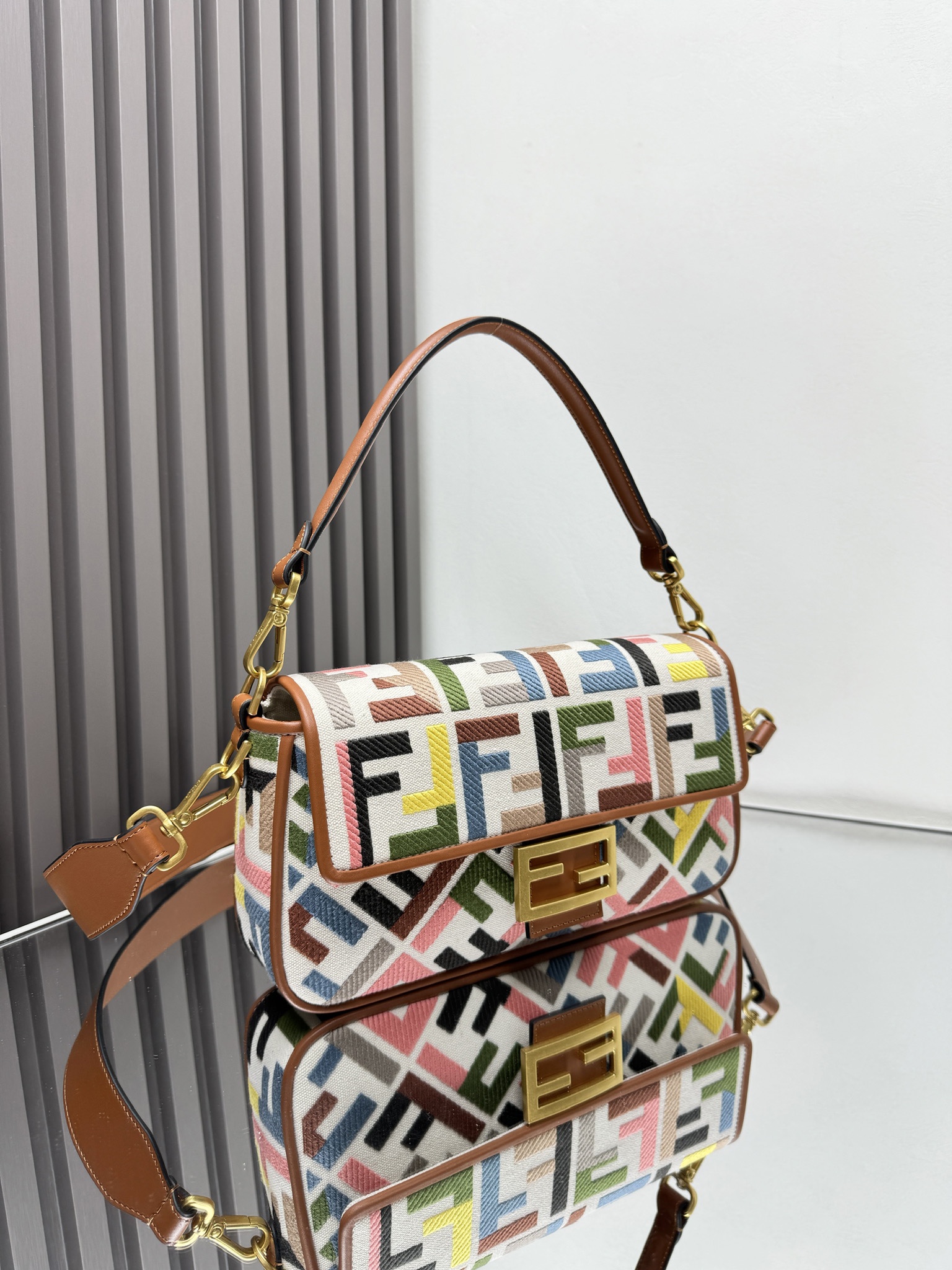 Fendi Baguette Limited Edition Colorful Embroidered Shoulder Baguette, 26x13x6cm 3 i1720338248 9705 0