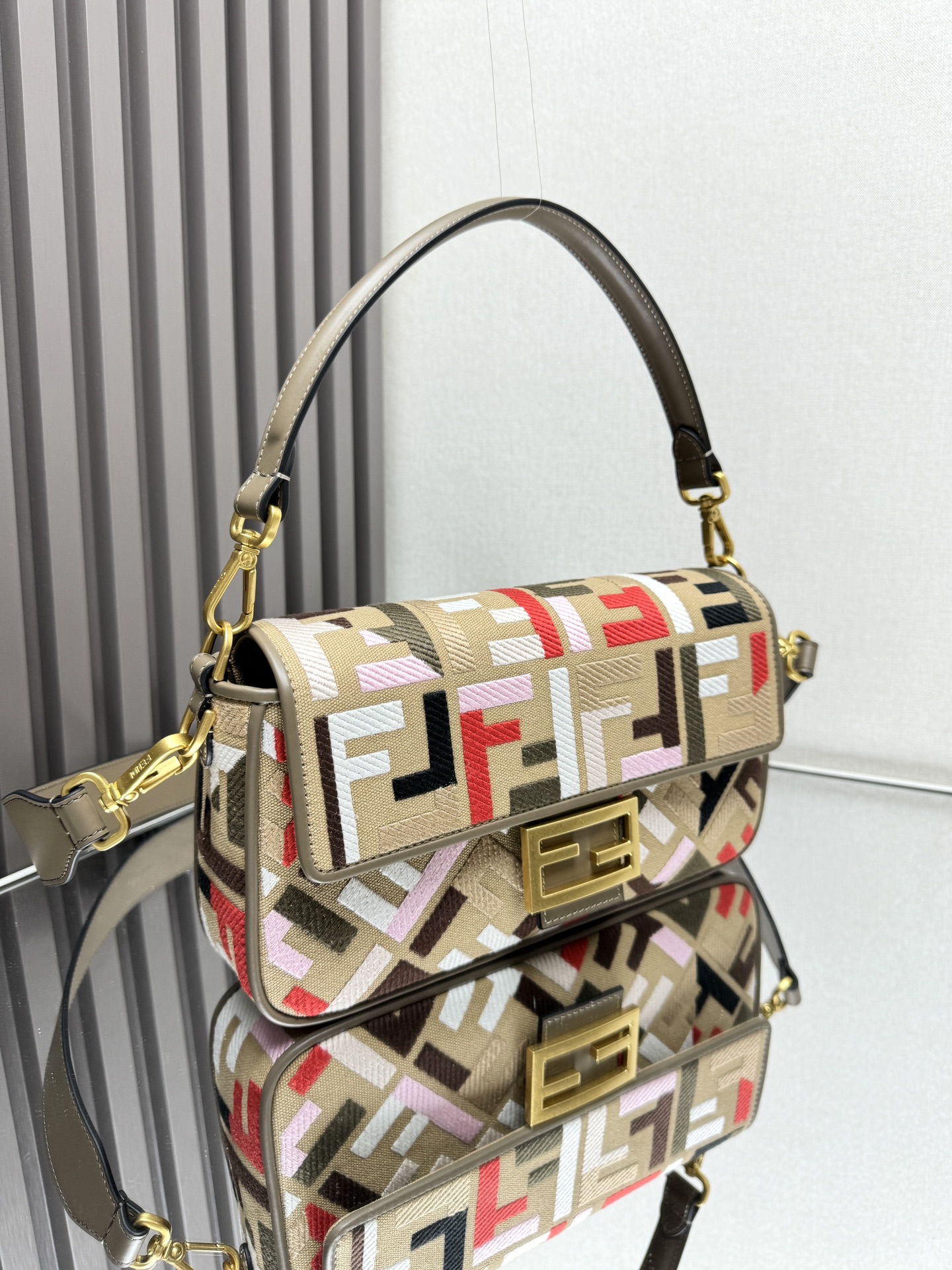 Fendi Baguette FF Embroidery Canvas Shoulder Baguette - Classic & Stylish 3 i1724912435 9452 0