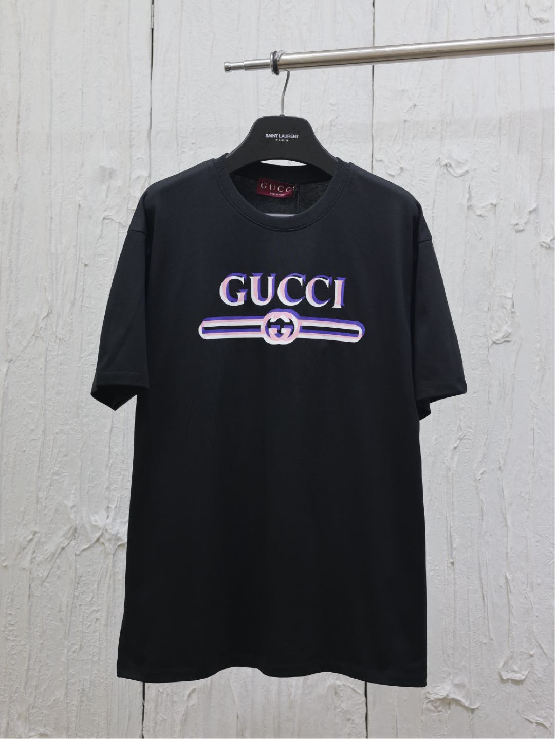 Gucci*/Gucci 25 nueva camiseta de cuello redondo con letras estampadas. Confeccionada en algodón sarga, transpirable y …
