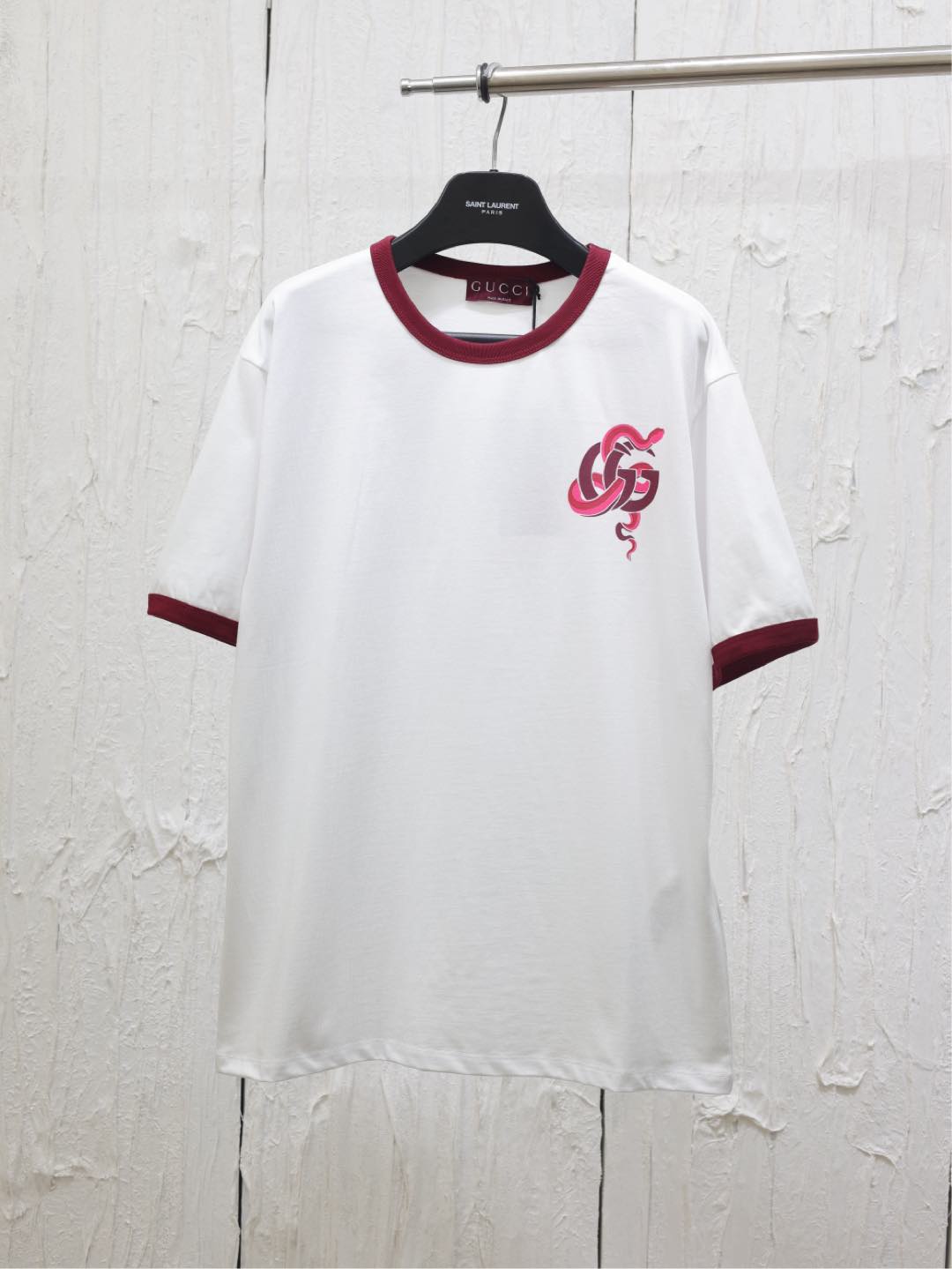 Gucci*/Gucci 25 serie limitada del Año de la Serpiente, nueva camiseta de manga corta con estampado. Confeccionada en a…