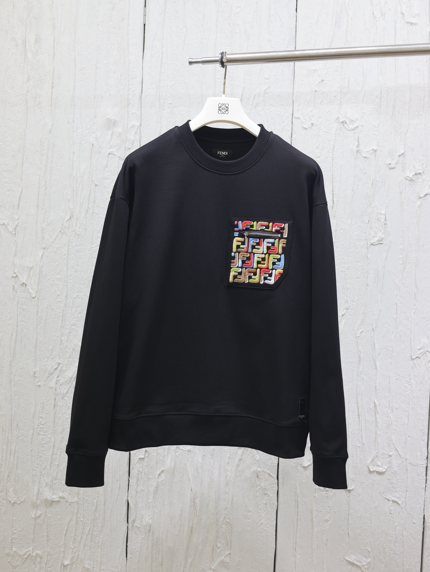 Fendi*/Fendi 25 nuevo estilo sudadera con cuello redondo, bolsillo y bordado de letras multicolor. Tallas: XS/S/M/L