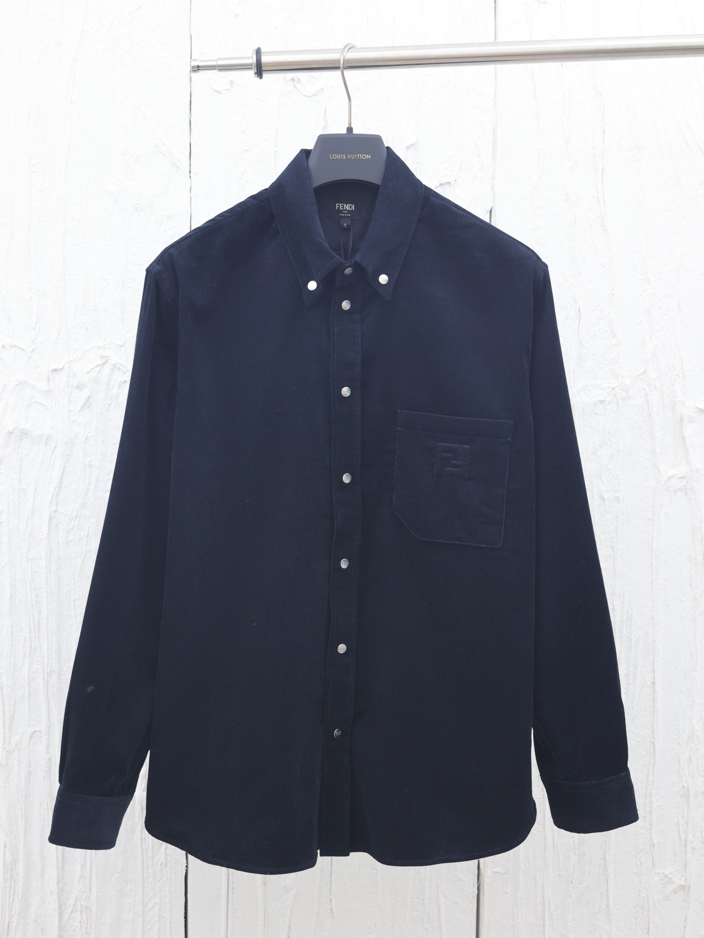 Fendi*/Fendi camisa de pana azul tipo chaqueta, confeccionada en pana azul, 100% algodón, resistente al desgaste y sin …