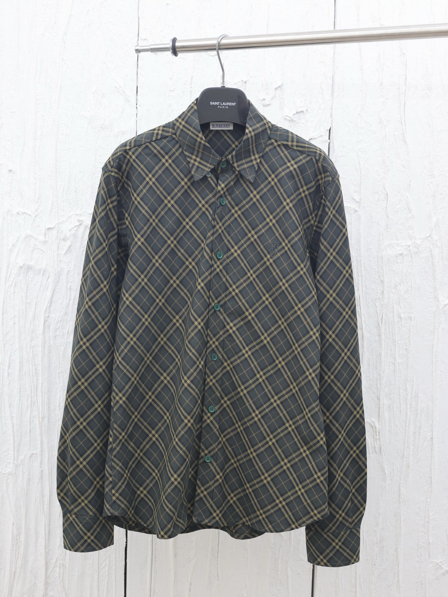 La camisa a cuadros con el nuevo logo bordado de Burberry*/Burberry 25 está confeccionada con tela de sarga de algodón …