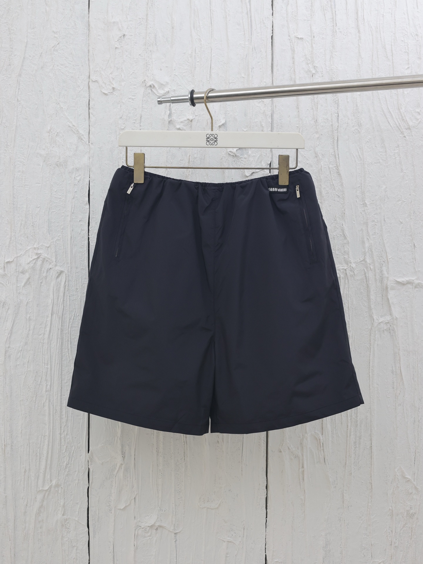 Miumiu*/Miu Miu 25SS pantalones cortos de nailon con vuelta, la tela y la malla se piden por miles de metros, el costo …