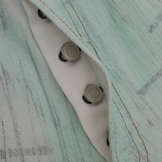 Acne Studio* 做旧荧光牛仔裤面料采用做旧定制荧光面料,在灯光强光照射下荧光粉涂料,整体走线平 Acne Studio* 做旧荧光牛仔裤面料采用做旧定制荧光面料,在灯光强光照射下荧光粉涂料,整体走线平