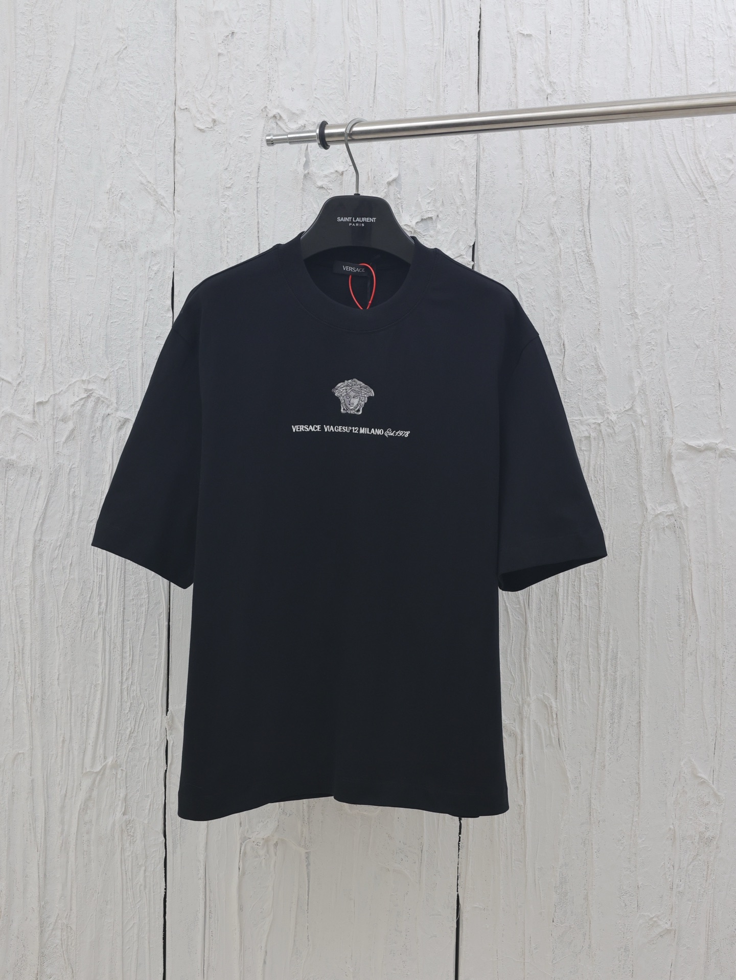 Versace */Versace 25SS nueva camiseta de manga corta con insignia bordada, algodón mercerizado personalizado de noche, …