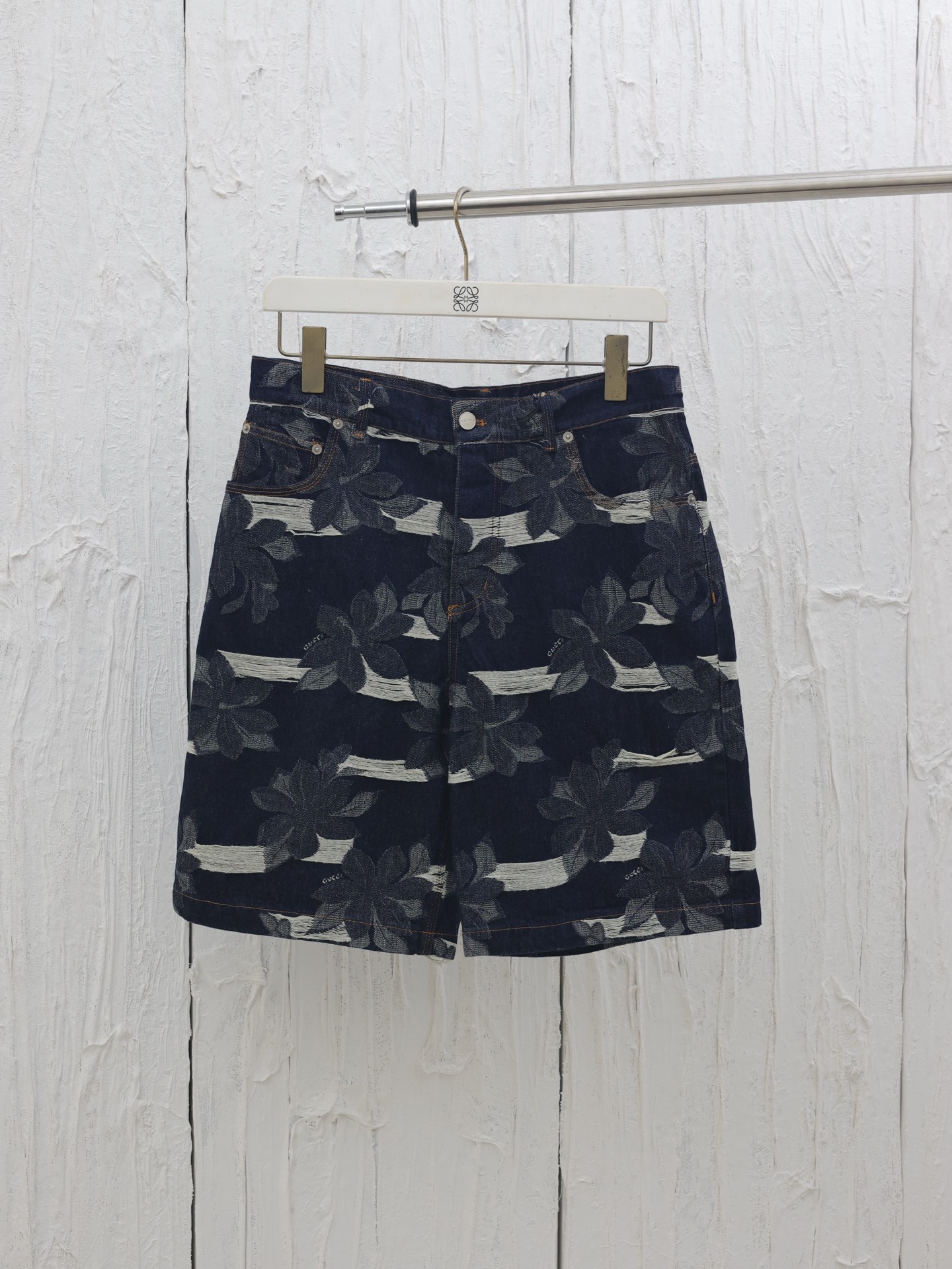 Gucci*/Gucci 2025 SS spring/summer new jacquard washed denim shorts. Custom dark blue washed denim cotton, floral patte…