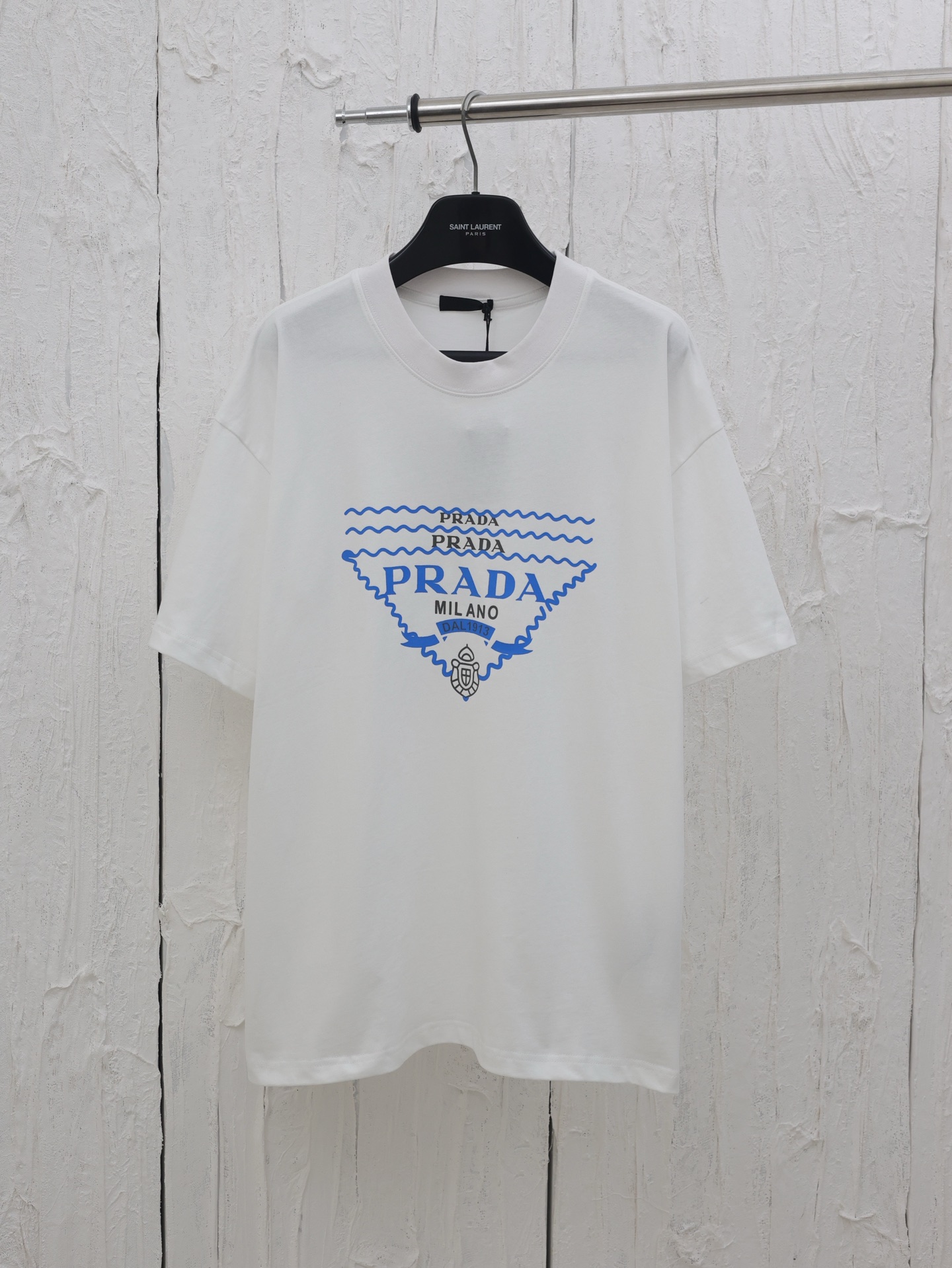 Prada*/Prada 25Ss nueva camiseta de manga corta con estampado de bloques de color. Este estilo utiliza 16 piezas de hil…