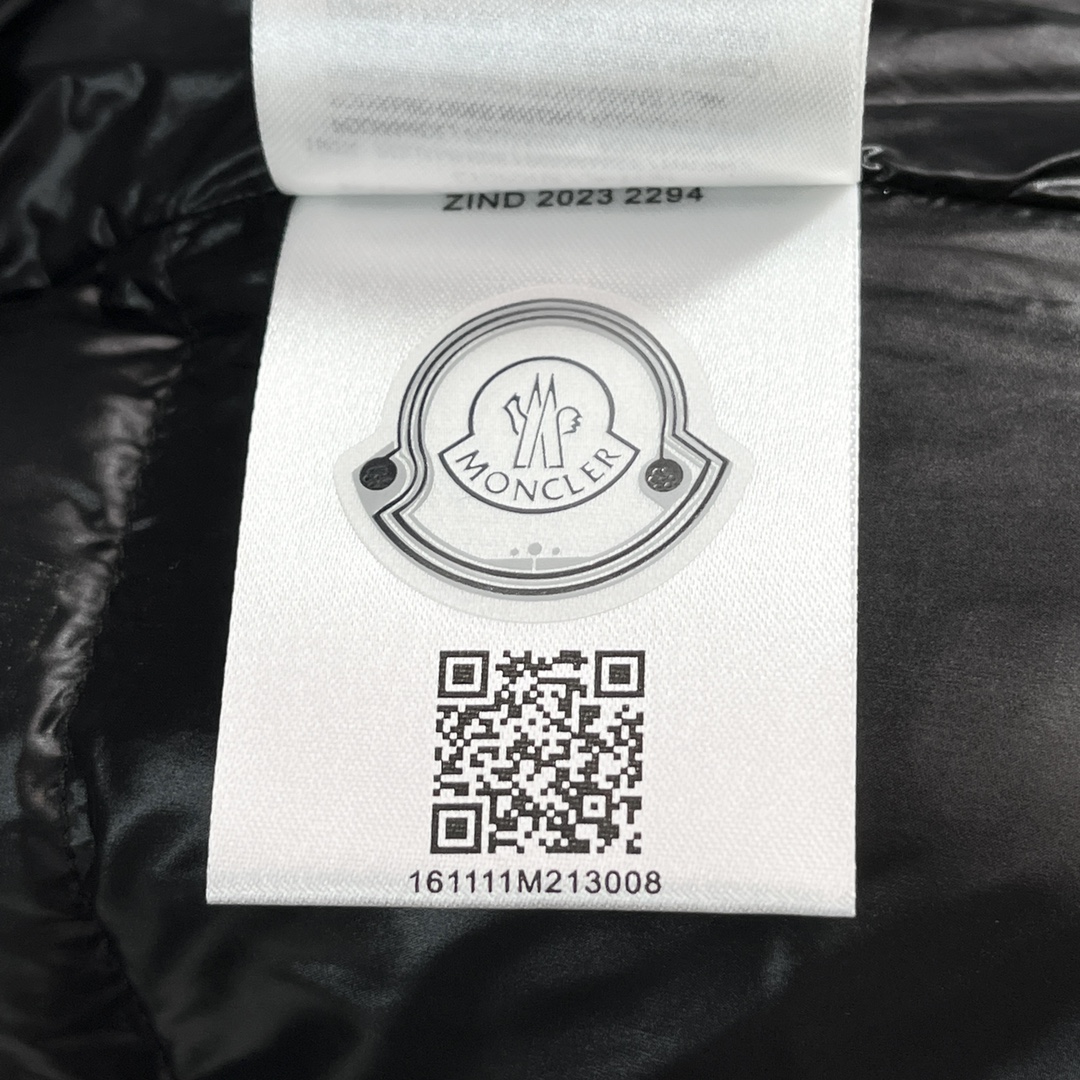 ， Moncler 蒙口：2024ss秋冬最新款，时尚羽绒马甲！羽绒背心！甄选客供100%棉纶面料拥有极