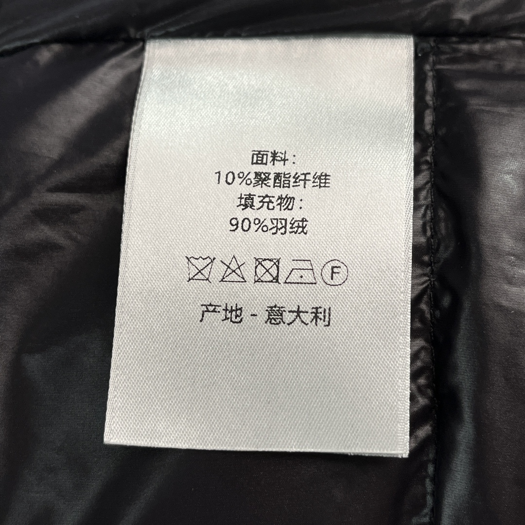 ， Dior 2024ss🆕新款迪奥立领夹克羽绒服 。爆款现货！选用上乘的面料表现出耀眼、始终保持高级华