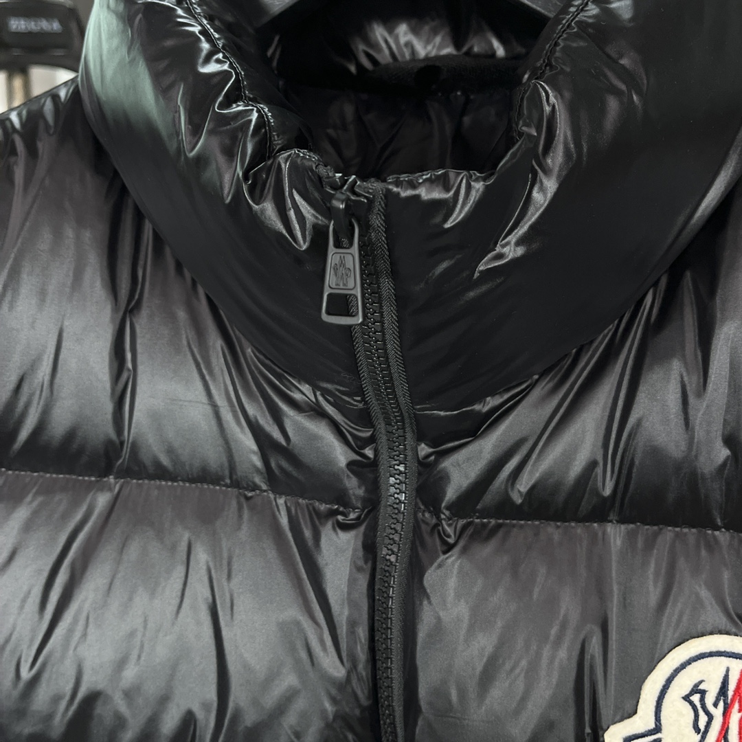 ， MONCLER 蒙口  2024冬季最新品立领羽绒服！官网同步！ 简约干练沉稳羽绒夹克款外套 简洁流