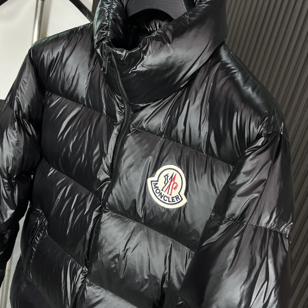 ， MONCLER 蒙口  2024冬季最新品立领羽绒服！官网同步！ 简约干练沉稳羽绒夹克款外套 简洁流