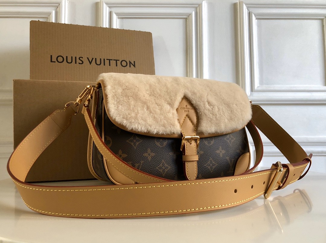 Louis Vuitton LV Diane Crossbody & Shoulder Bags Embroidery Cashmere Fall/Winter Collection Baguette M46317