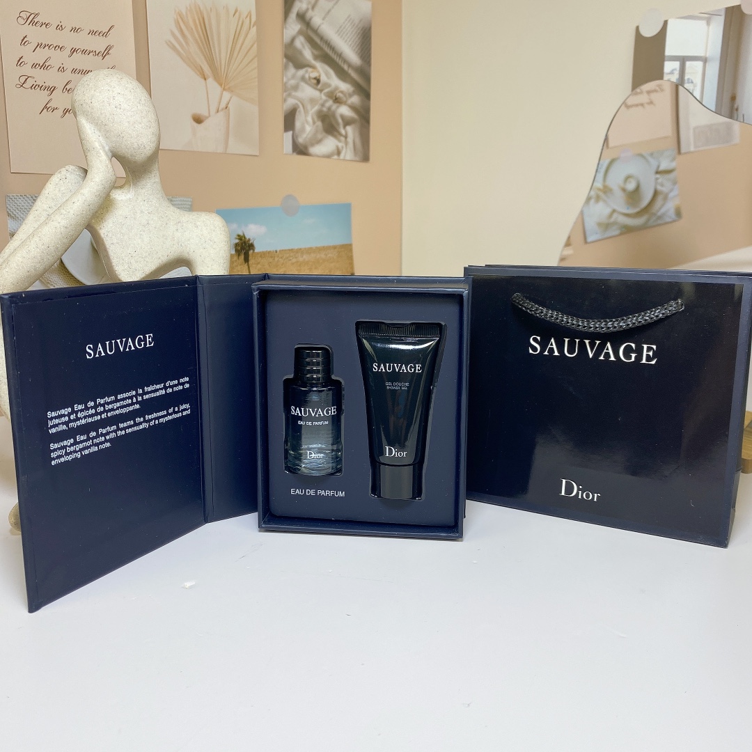 Dior Sauvage Mini Set: EDP 10ml & Shower Gel 20ml with Gift Bag 1 i1710317701 2867 0