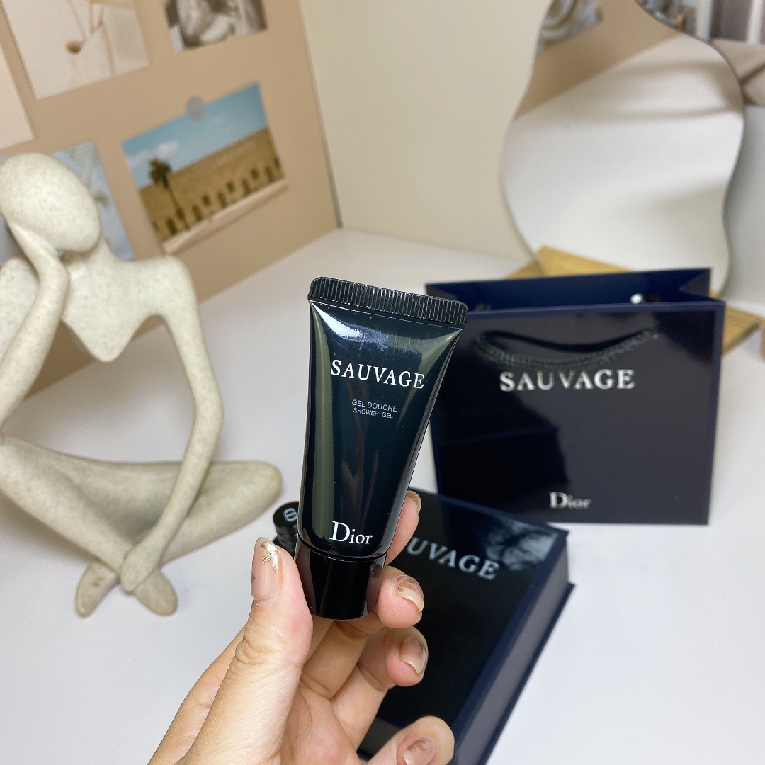 Dior Sauvage Mini Set: EDP 10ml & Shower Gel 20ml with Gift Bag 5 i1710317701 3948 1