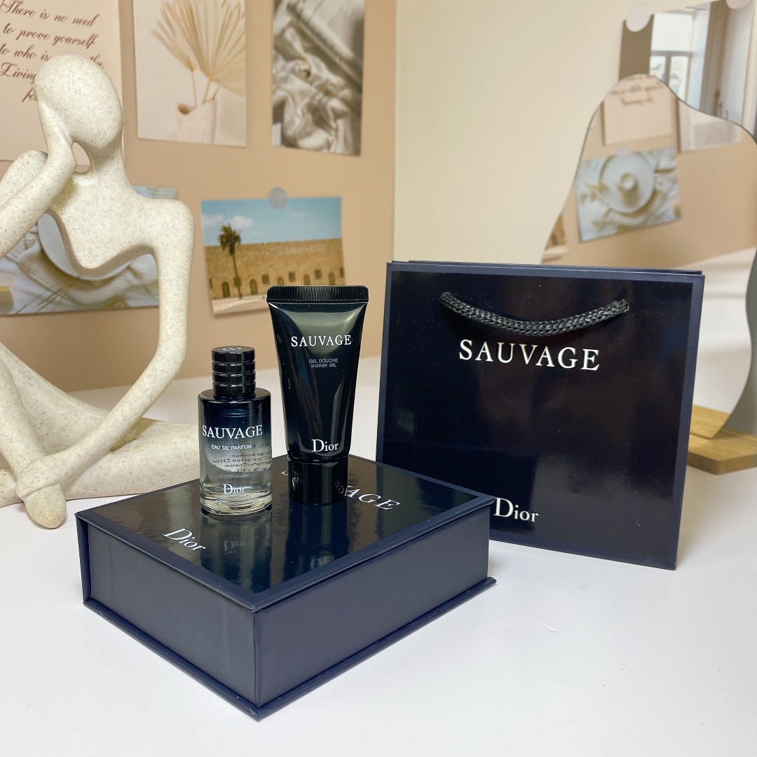 Dior Sauvage Mini Set: EDP 10ml & Shower Gel 20ml with Gift Bag 3 i1710317701 9085 2
