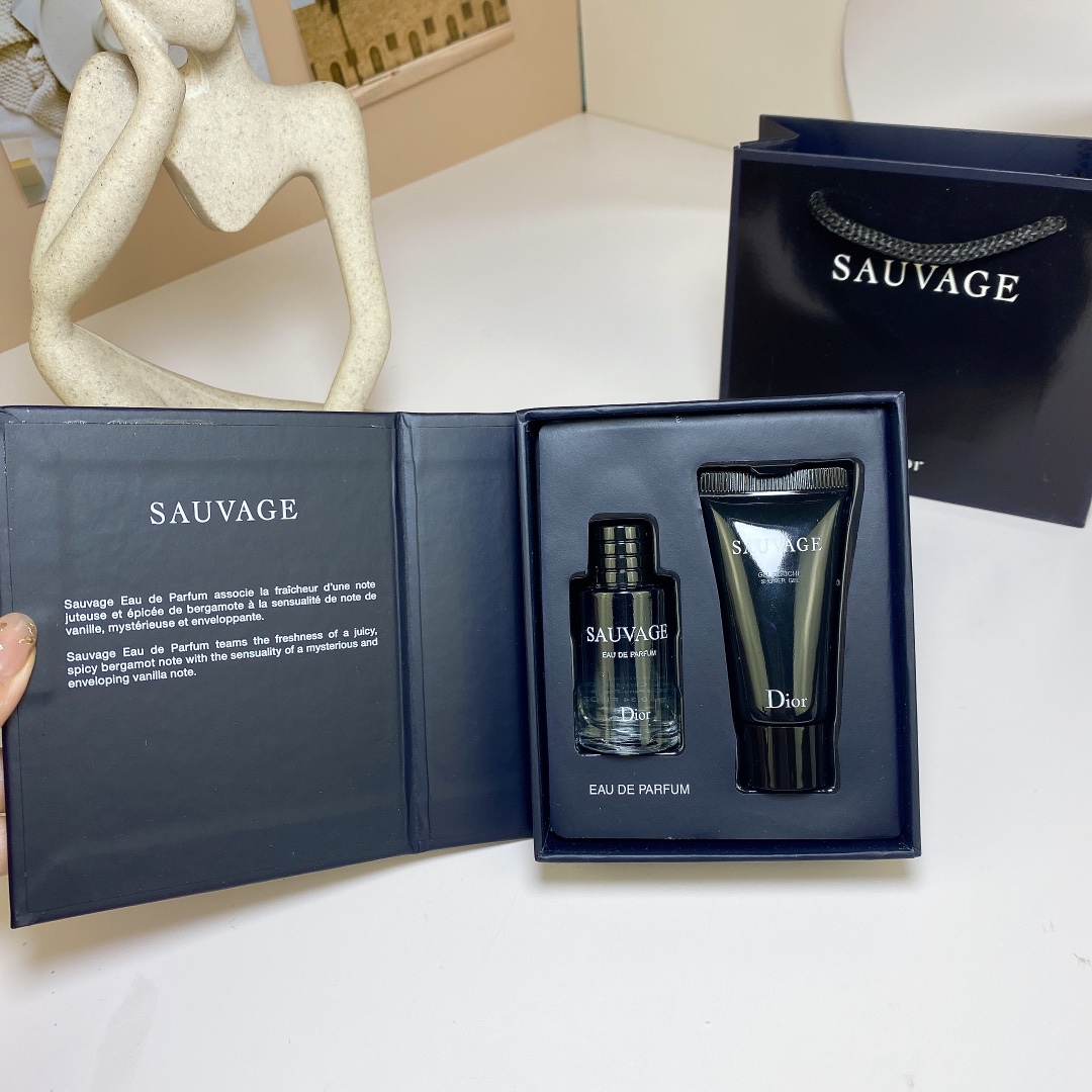 Dior Sauvage Mini Set: EDP 10ml & Shower Gel 20ml with Gift Bag 2 i1710317701 9168 4