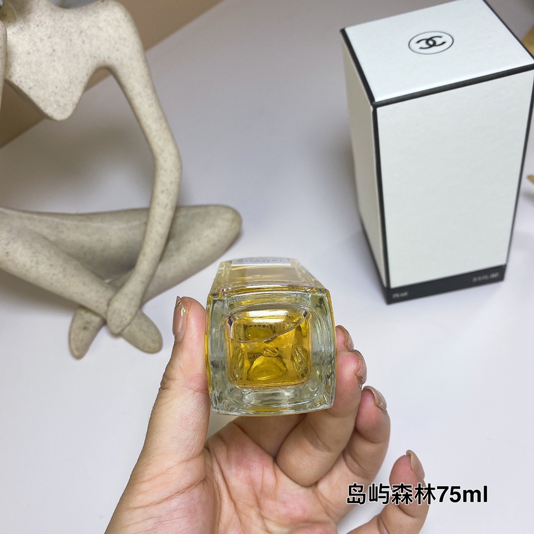 Chanel Bois des Iles Eau de Toilette - Classic Woody Oriental Fragrance 5 i1711104674 4644 3
