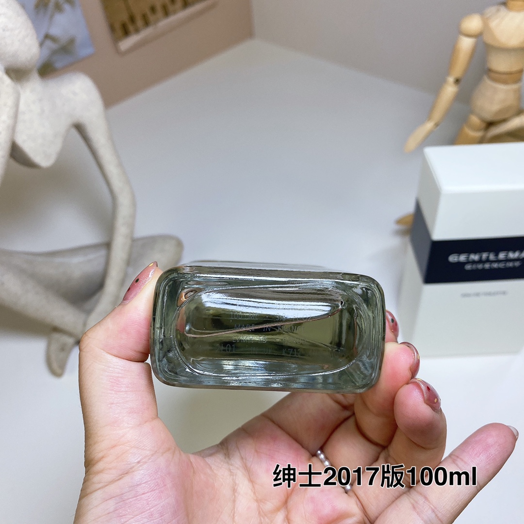 Givenchy Gentleman 2017 Eau de Toilette - Aromatic Woody Fragrance for Men 3 i1712408715 6731 2