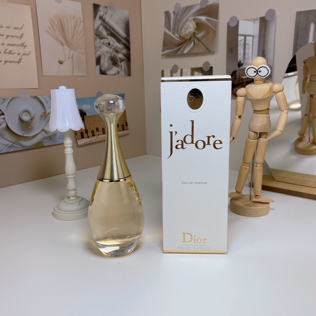70。新版迪奥真我浓香水100ml/明通版 🔜 明通版.高质量❗🇫🇷Dior/迪奥浓香真我100ml【新版】 Dior J'adore,1999 品牌：迪奥 调香师：Calice Becker 属性：女香 香调：果香花香调 前调：梨…