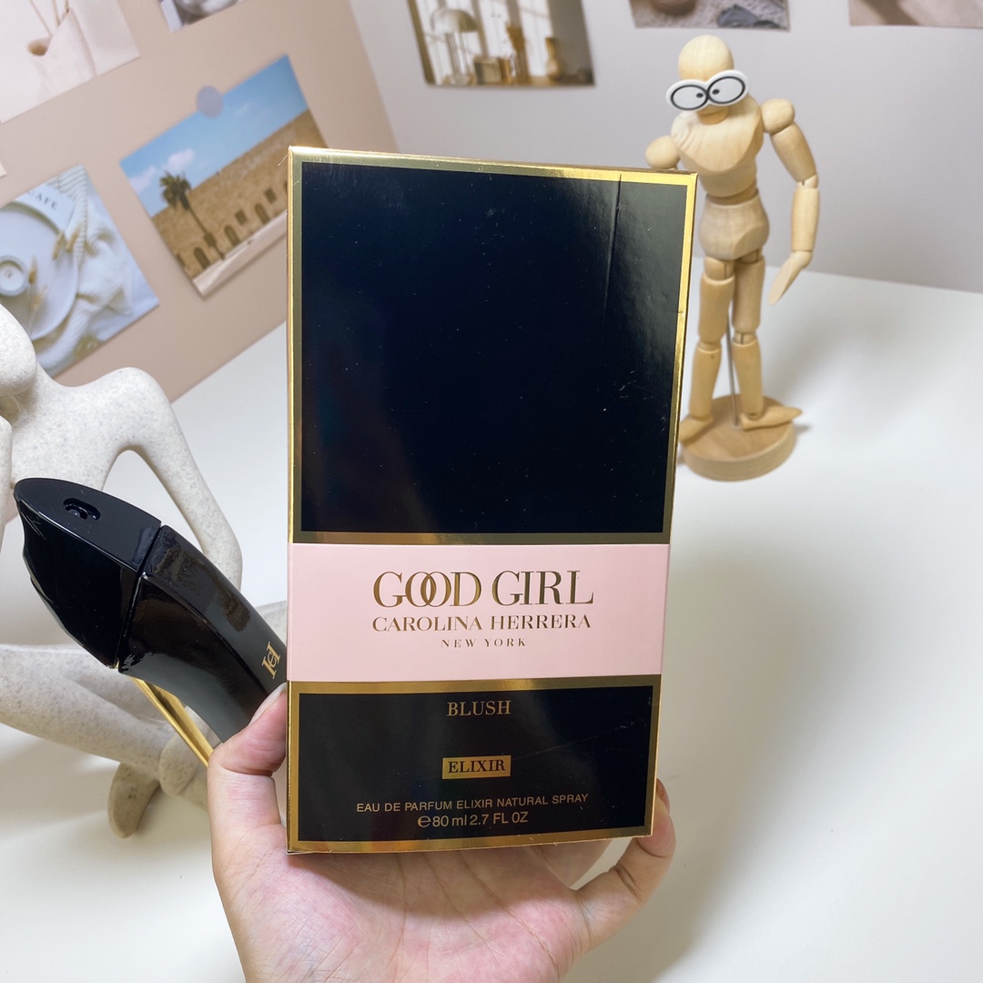 💰181包邮  卡罗琳娜好女孩粉色依兰精粹80ml
Carolina Herrera Good Girl Blush Elixir,2024
品牌：赫芮亚（粉色依兰高跟鞋）
属性：女香-粉色高跟鞋
香调：西普调
前调：香柠檬杏仁
中调：依兰玫瑰
后调：香草广藿香