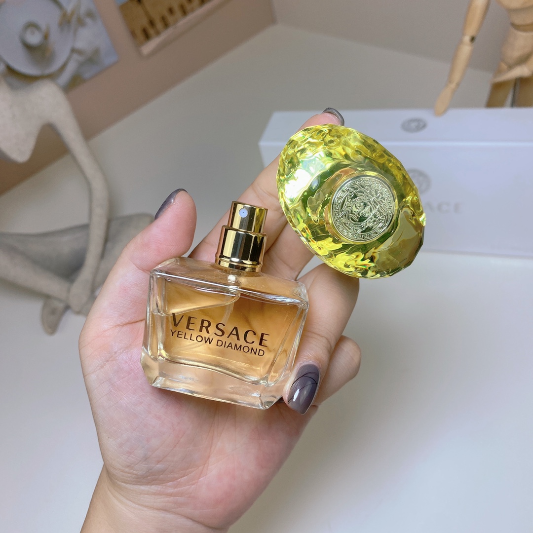 Versace Crystal Miniature Perfume Set - Pink, Rose, Yellow - 3 x 30ml 5 i1716969517 7391 0