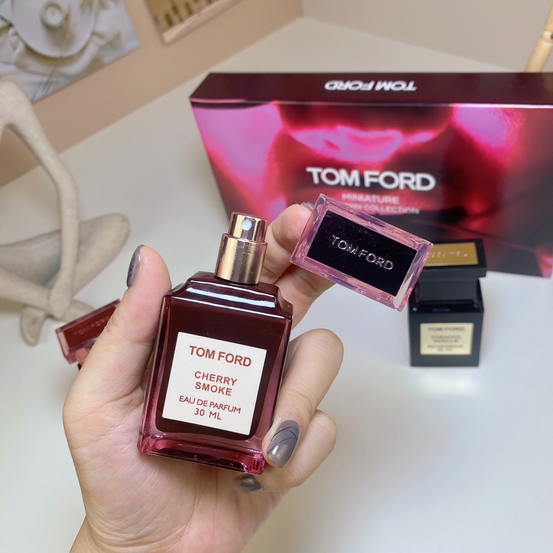 Tom Ford Miniature Modern Collection Cherry Perfume Set - 4 x 30ml 5 i1716970838 4585 5