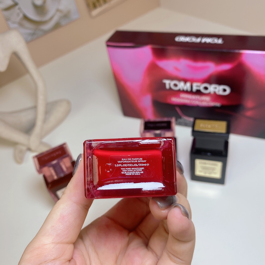 Tom Ford Miniature Modern Collection Cherry Perfume Set - 4 x 30ml 7 i1716970838 6984 0