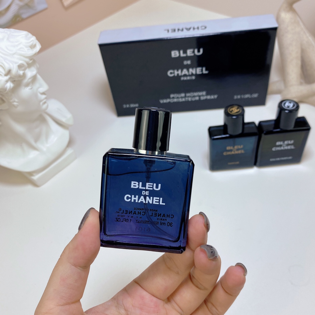 Chanel Bleu De Chanel 3-Piece Travel Set (3 x 30ml) 4 i1717470728 390 1