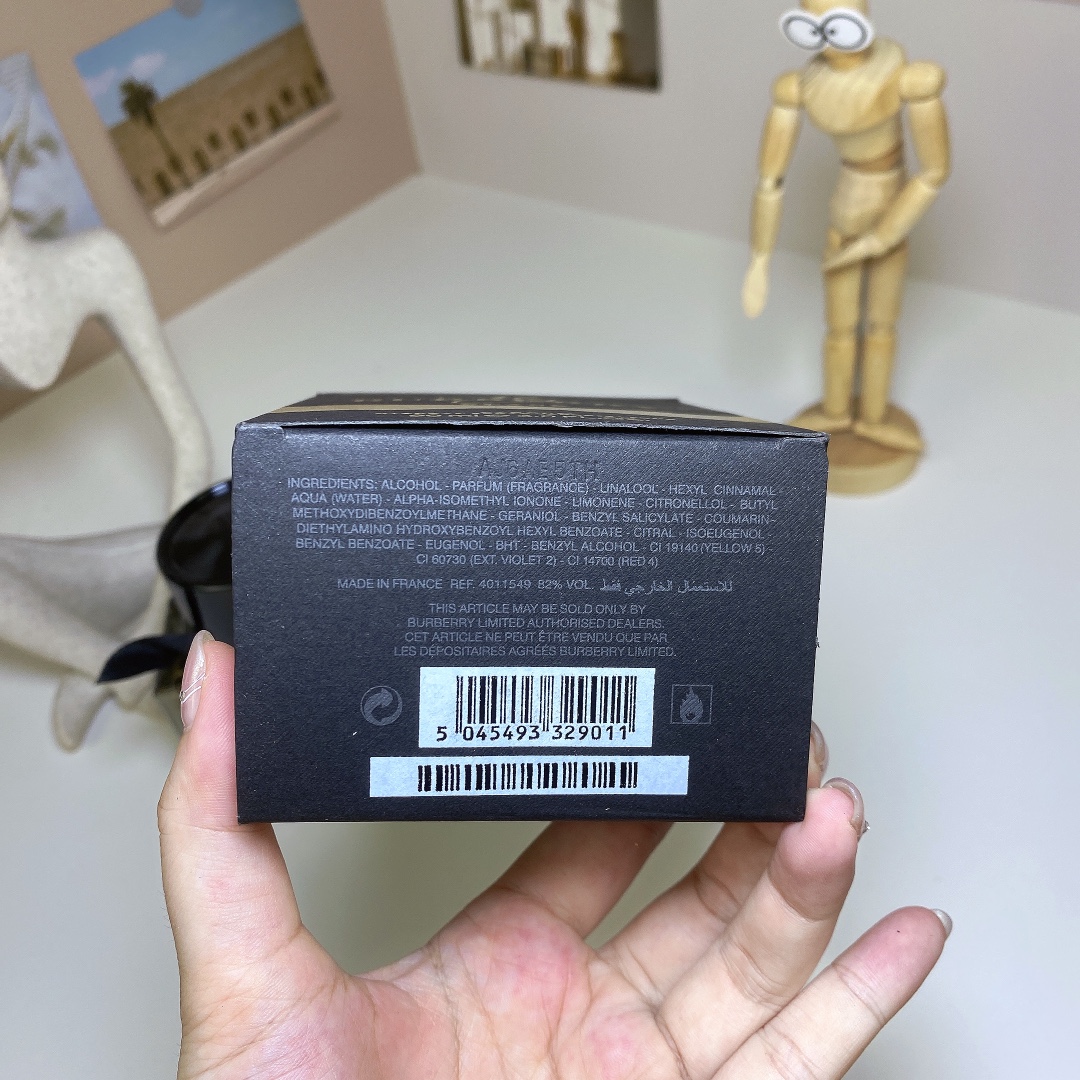 85💰原单品质
下单备注: 黑my
巴宝莉我的博柏利黑色版浓香水EDP Burberry My 90ml
Burberry Black
品牌:博柏利
香调:东方花香调
前调:茉莉
中调:玫瑰桃子
后调:广藿香琥珀
属性:女香