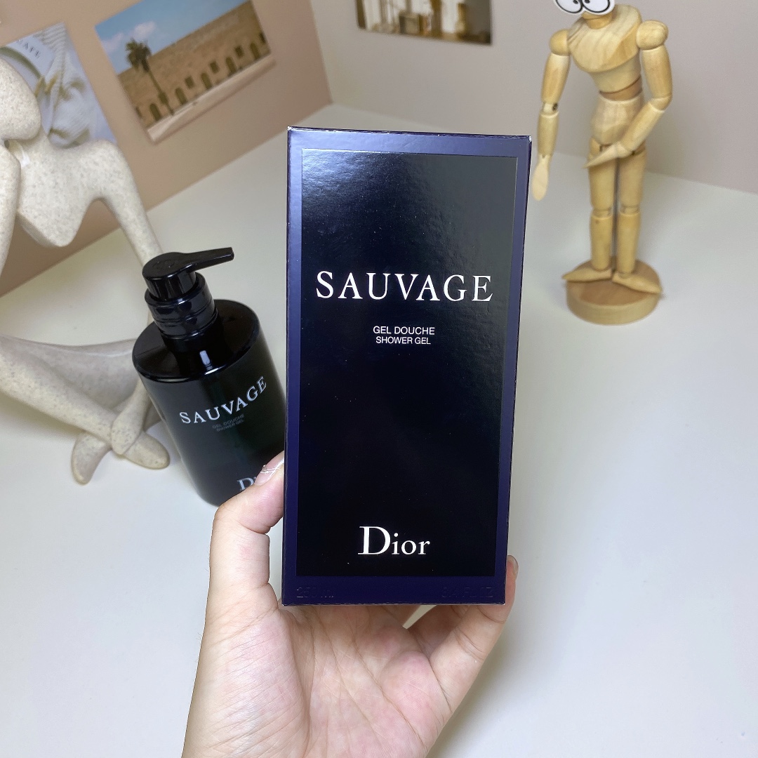 Dior Sauvage Shower Gel 250ml - Cleanse and Invigorate Your Skin 6 i1719998601 6552 2