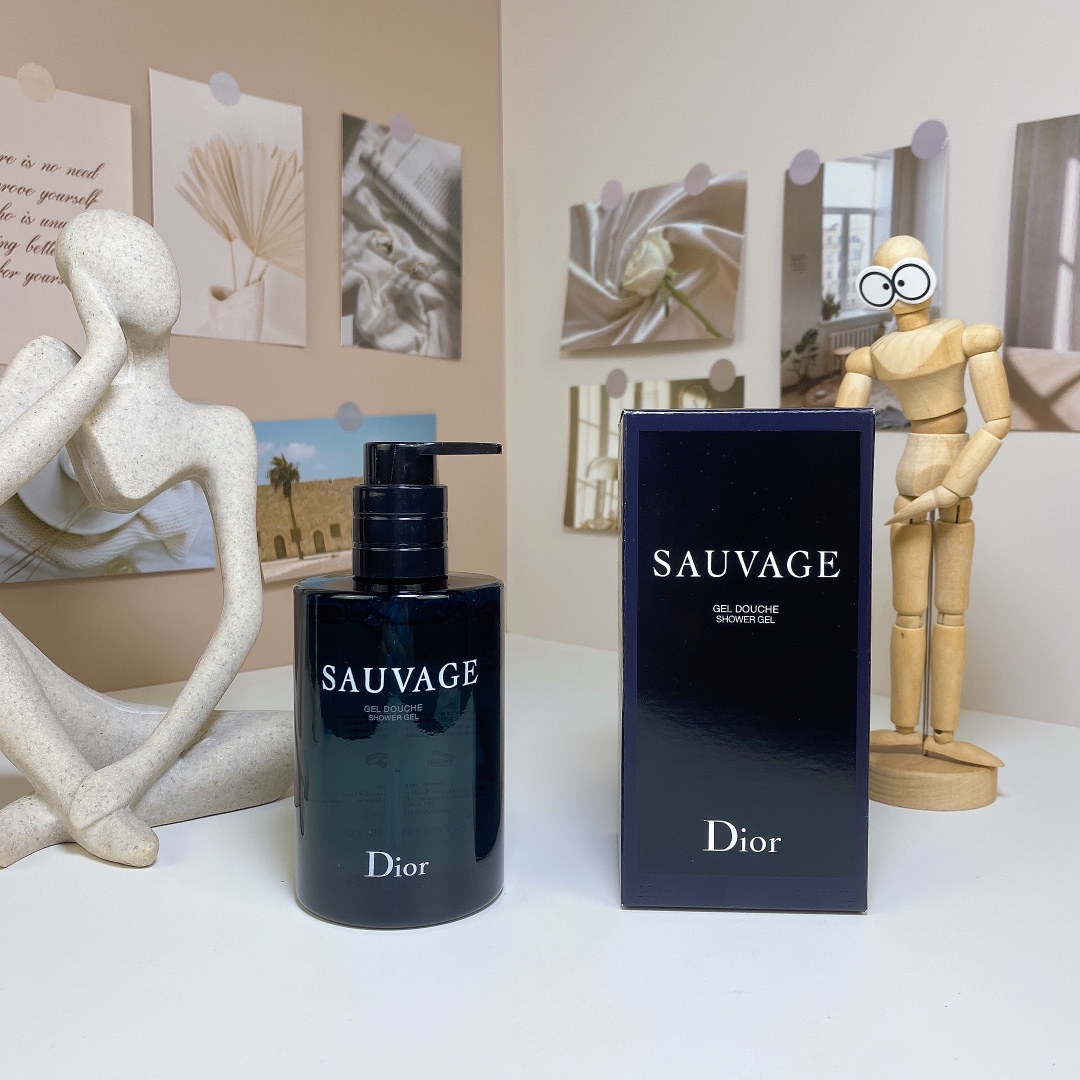Dior Sauvage Shower Gel 250ml - Cleanse and Invigorate Your Skin 2 i1719998601 6804 0