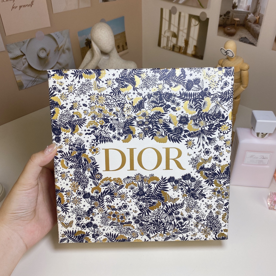 Dior Miss Dior Blooming Bouquet Set - Shower Gel, Body Lotion & Miniature 9 i1720148113 3365 0