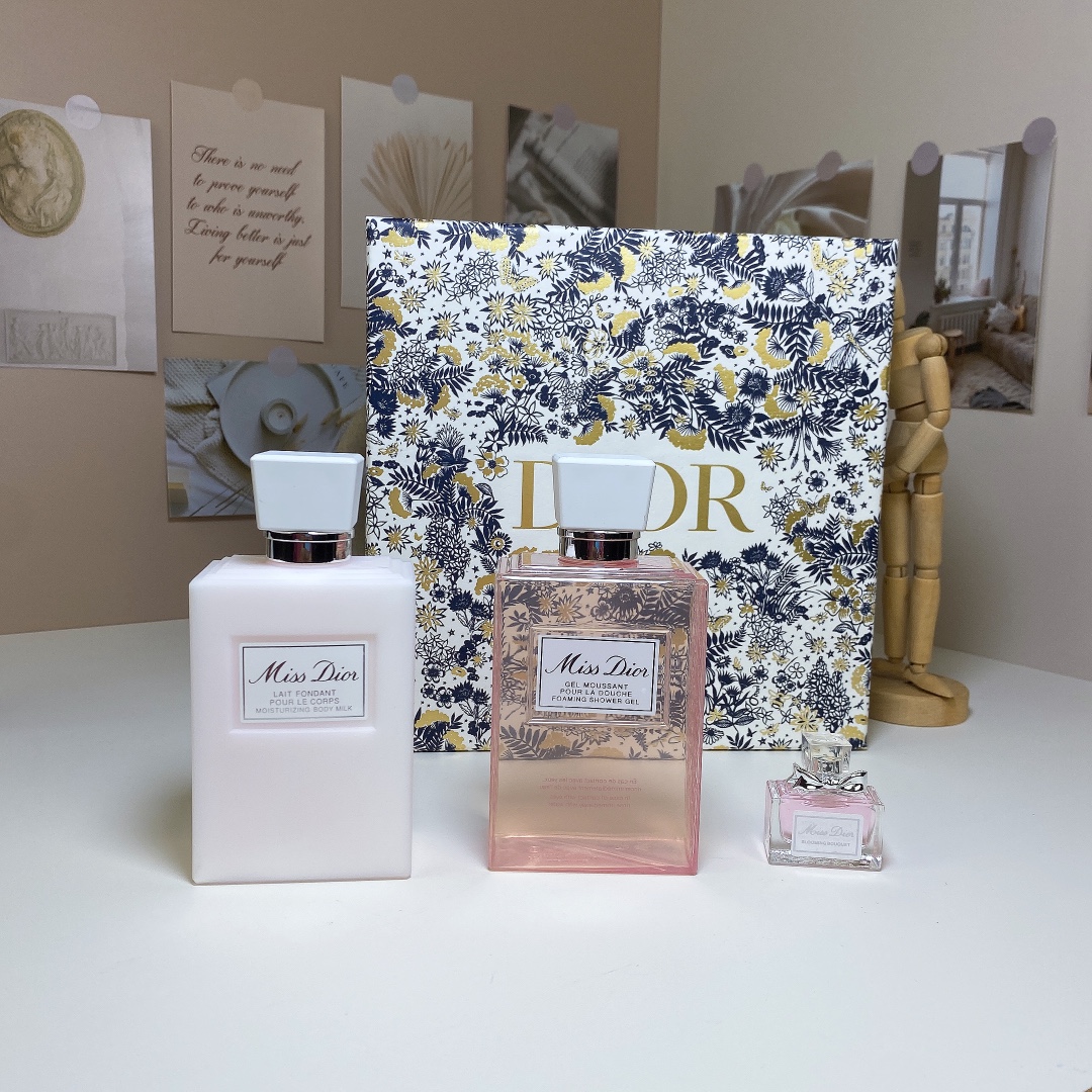 Dior Miss Dior Blooming Bouquet Set - Shower Gel, Body Lotion & Miniature 3 i1720148113 3419 0