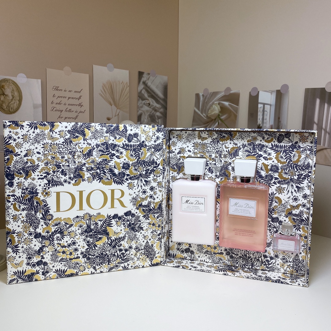 Dior Miss Dior Blooming Bouquet Set - Shower Gel, Body Lotion & Miniature 1 i1720148114 6754 0
