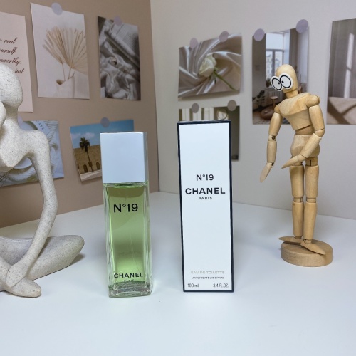 Chanel N°19 Eau de Toilette - 100ml - Floral Green Fragrance 1 Chanel N°19 Eau de Toilette - 100ml - Floral Green Fragrance